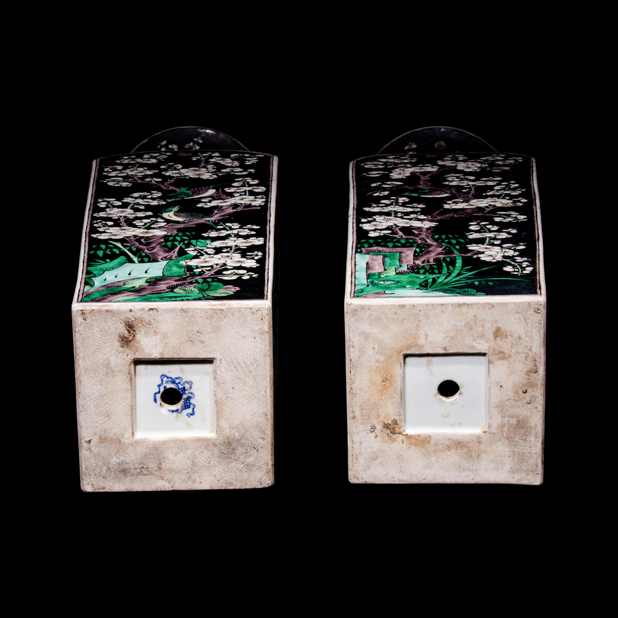 A Pair of Chinese Famille Noire Porcelain Square Vases, 19th Century 清晚期 墨地素三彩喜上眉梢圖方瓶一對