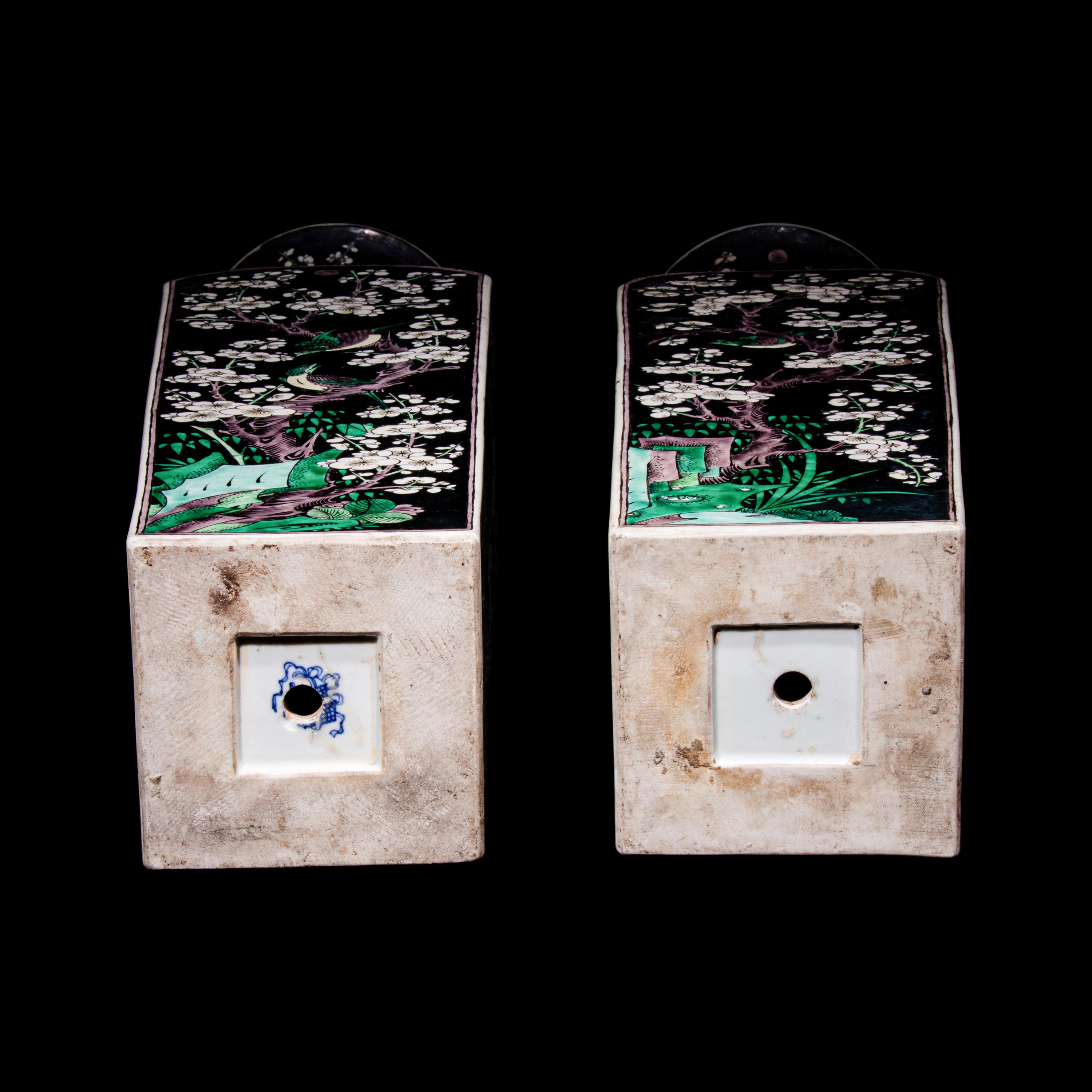A Pair of Chinese Famille Noire Porcelain Square Vases, 19th Century 清晚期 墨地素三彩喜上眉梢圖方瓶一對