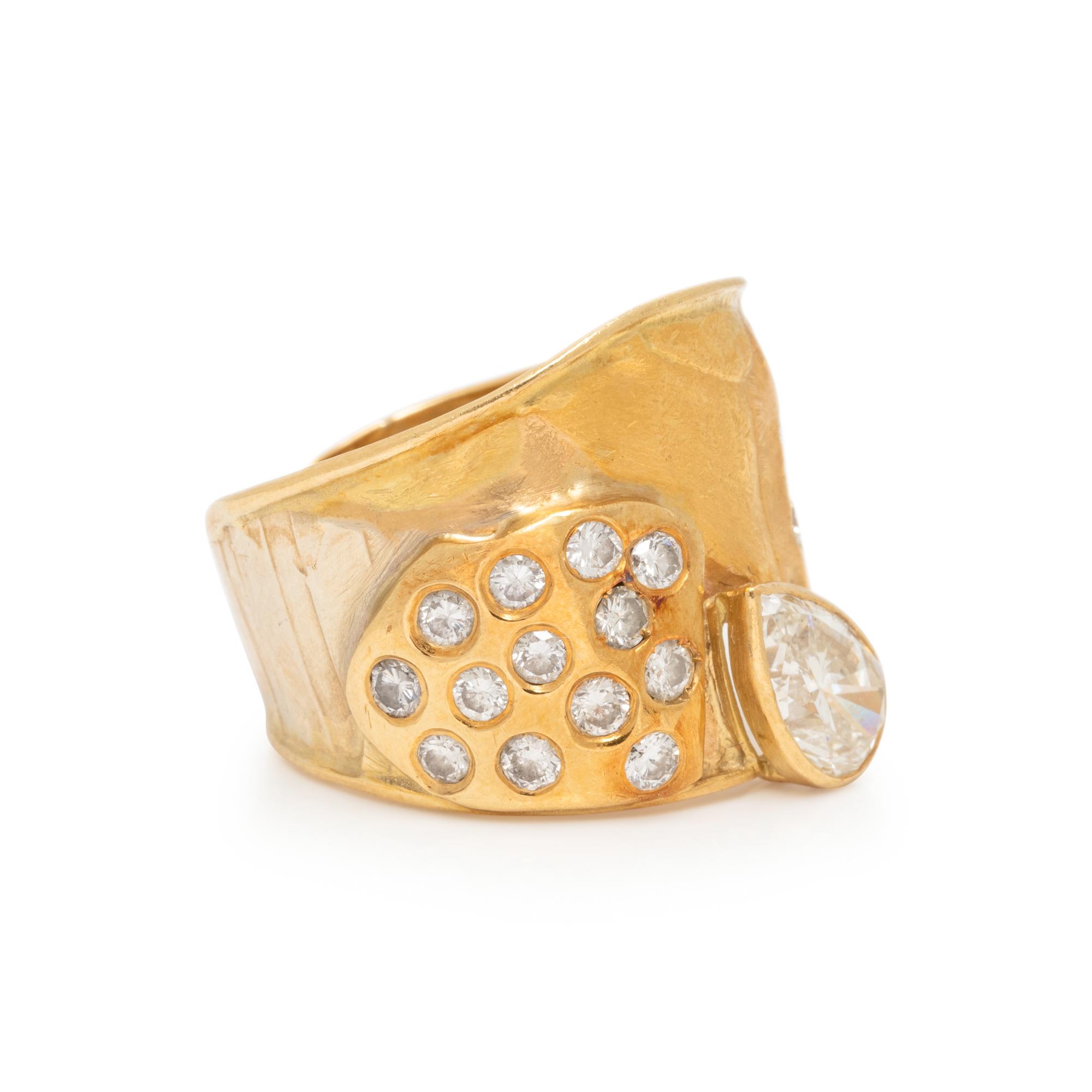 YELLOW GOLD AND DIAMOND RING