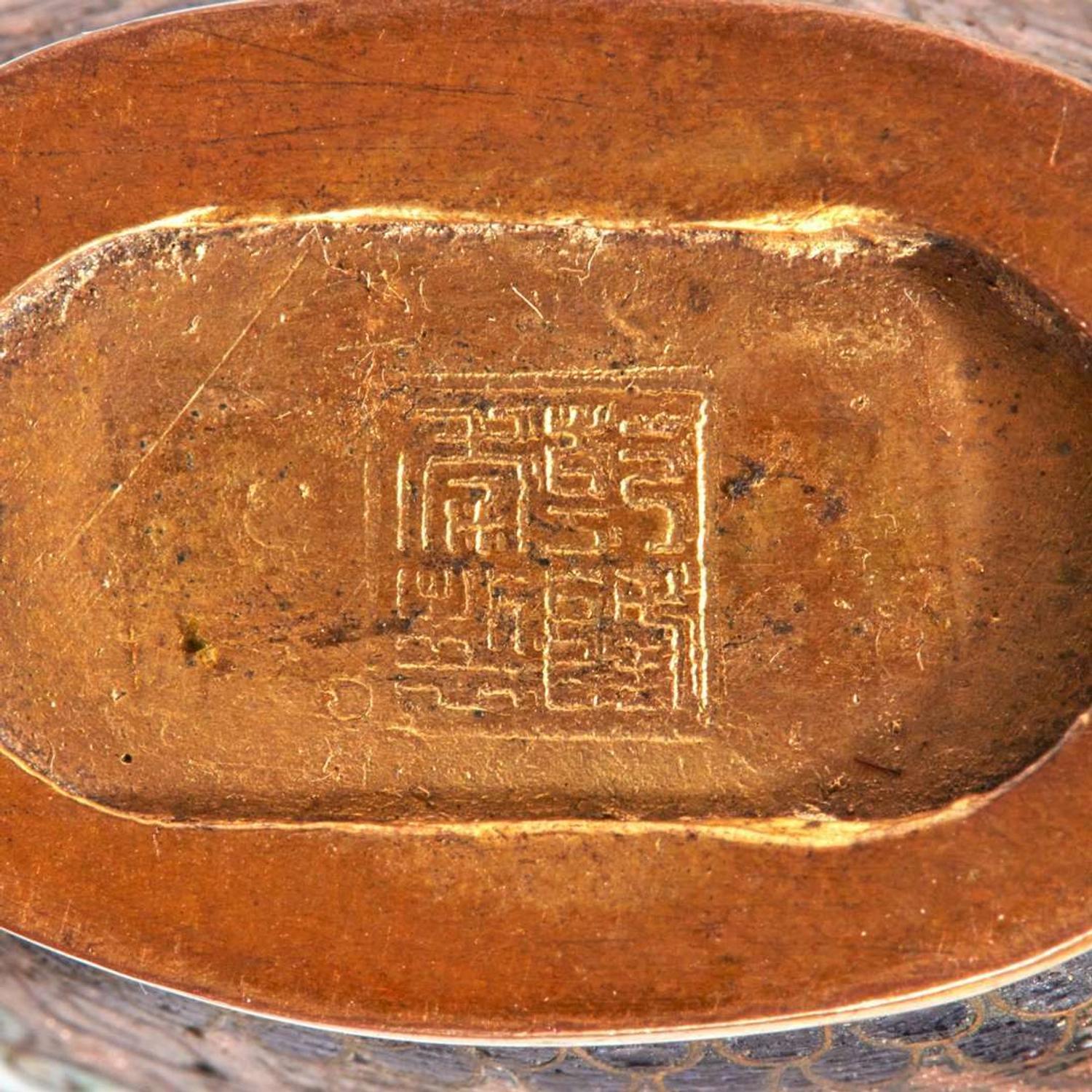 A small Japanese cloisonné "Dragon" vase and a Japanese cloisonné snuff bottle 日本珐琅彩龙纹花瓶和鼻烟壶一组