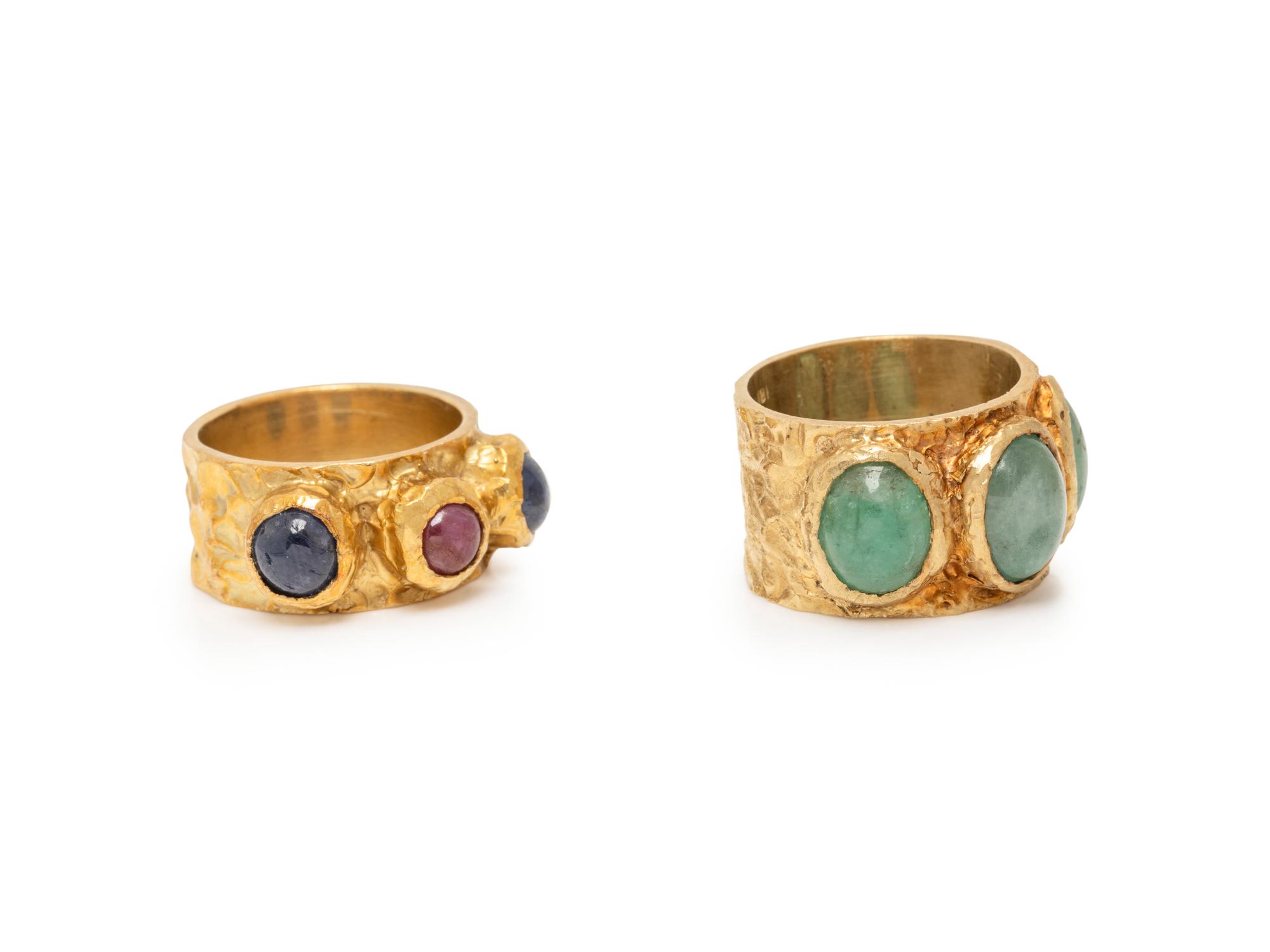 COLLECTION OF MULTIGEM AND HAMMERED GOLD RINGS