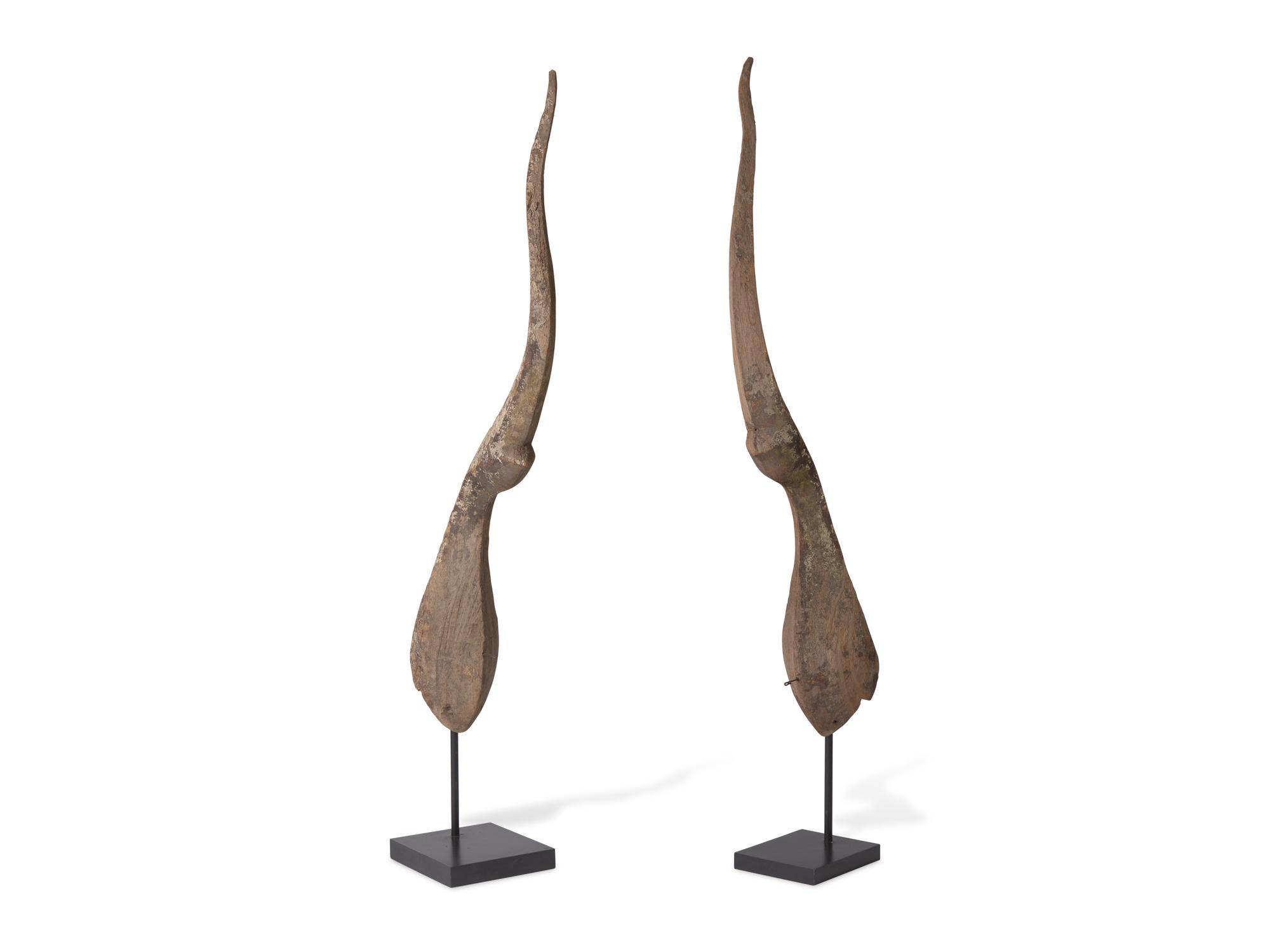 An associated pair of Thai or Laotian wood finials, Chofa 泰國或老撾木雕或一對