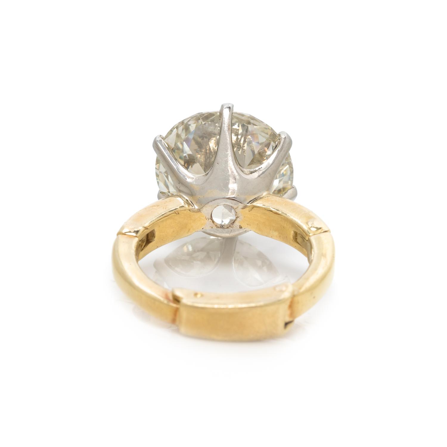 DIAMOND RING
