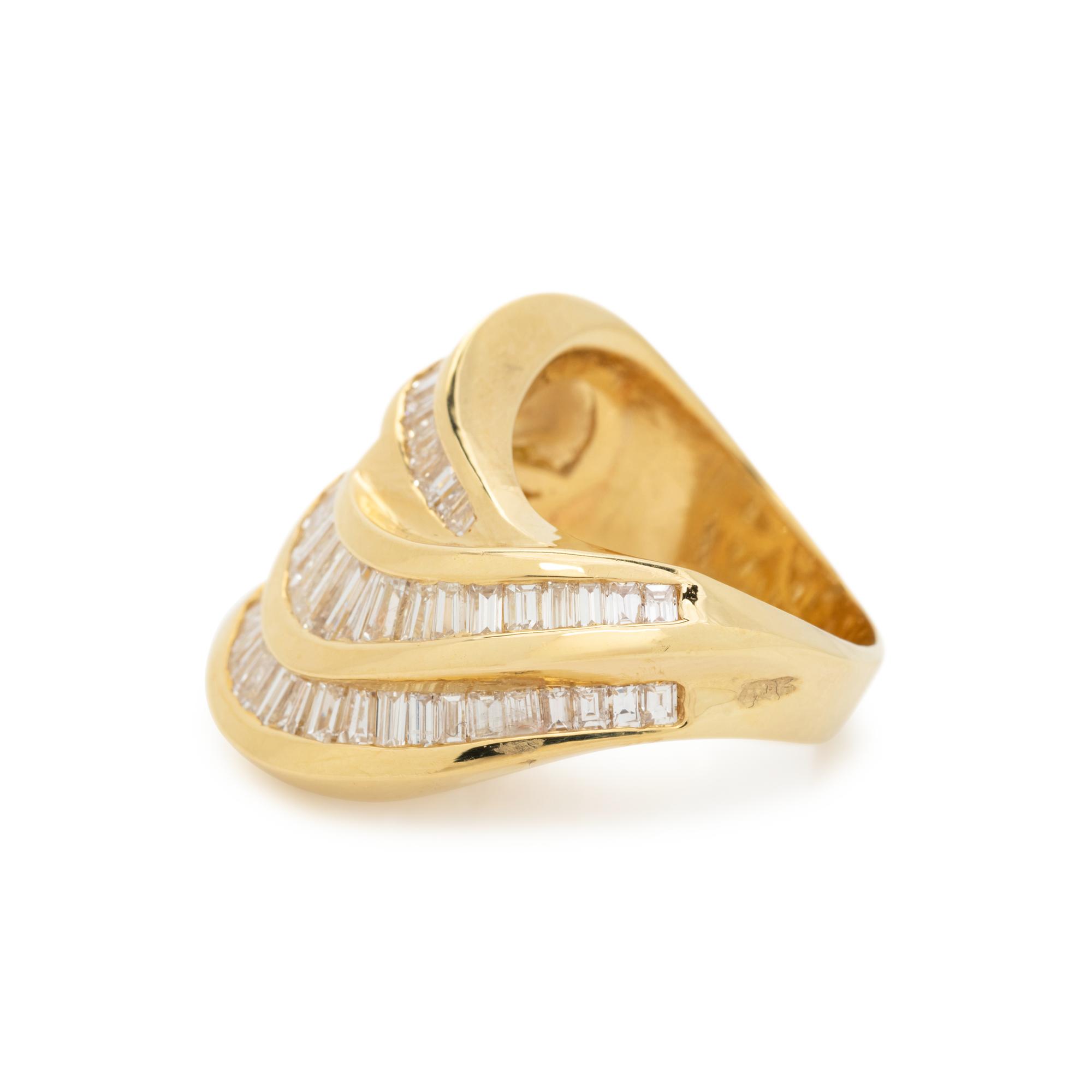 YELLOW GOLD AND DIAMOND RING
