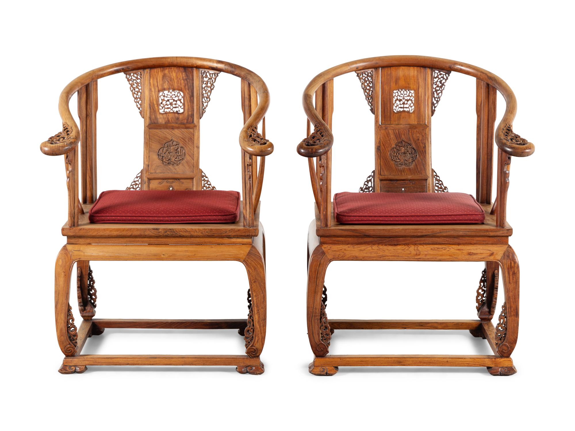 A Pair of Chinese Continuous Armchairs, Possibly Huanghuali, 20th Century 近代 或为黄花梨 圈椅一對