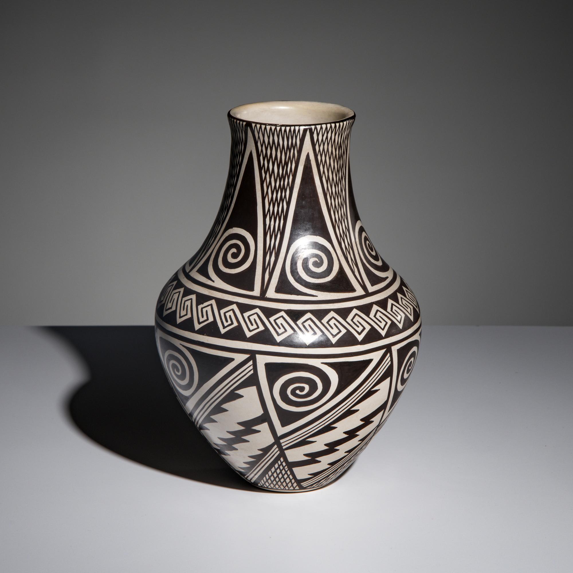 Helen Naha (Hopi-Tewa, 1922-1993) — Pottery Jar, Awatovi Star Design