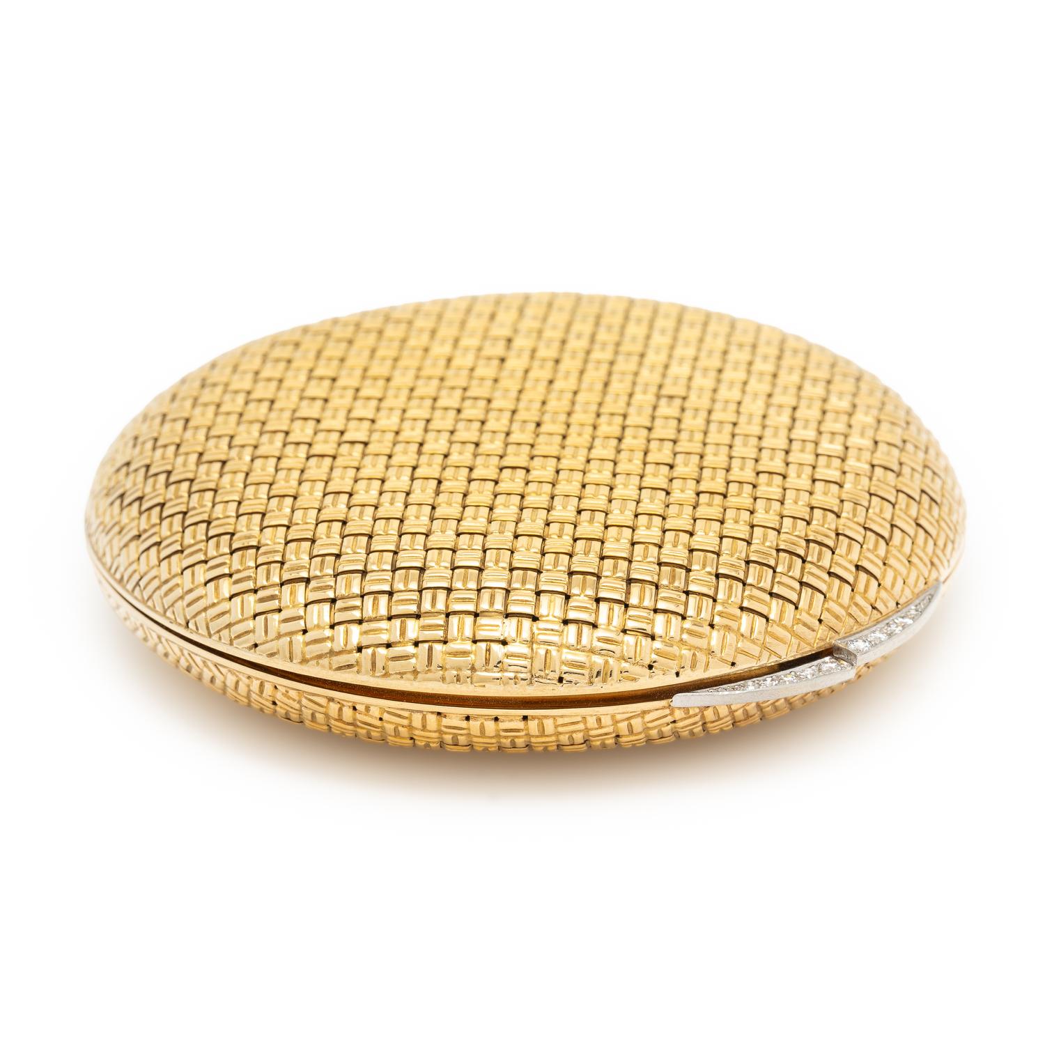 VAN CLEEF & ARPELS, YELLOW GOLD AND DIAMOND COMPACT WITH SUEDE SLIP COVER