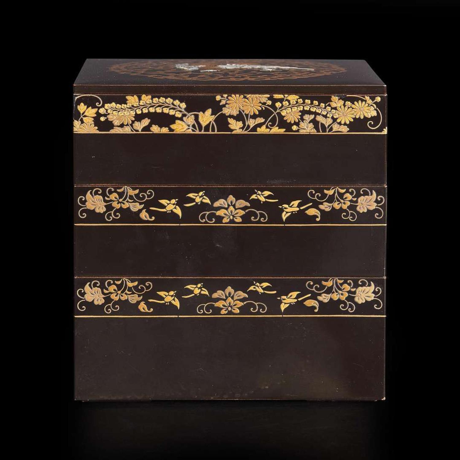 A three-tier Japanese lacquer box, signed Koma Bunsai 日本三层漆盒 20th century ????