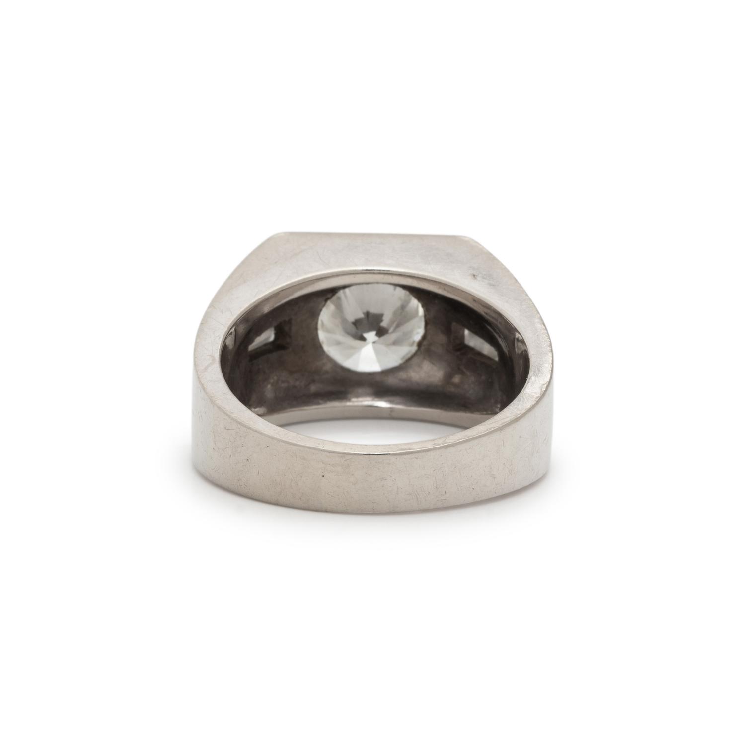 DIAMOND AND WHITE GOLD RING