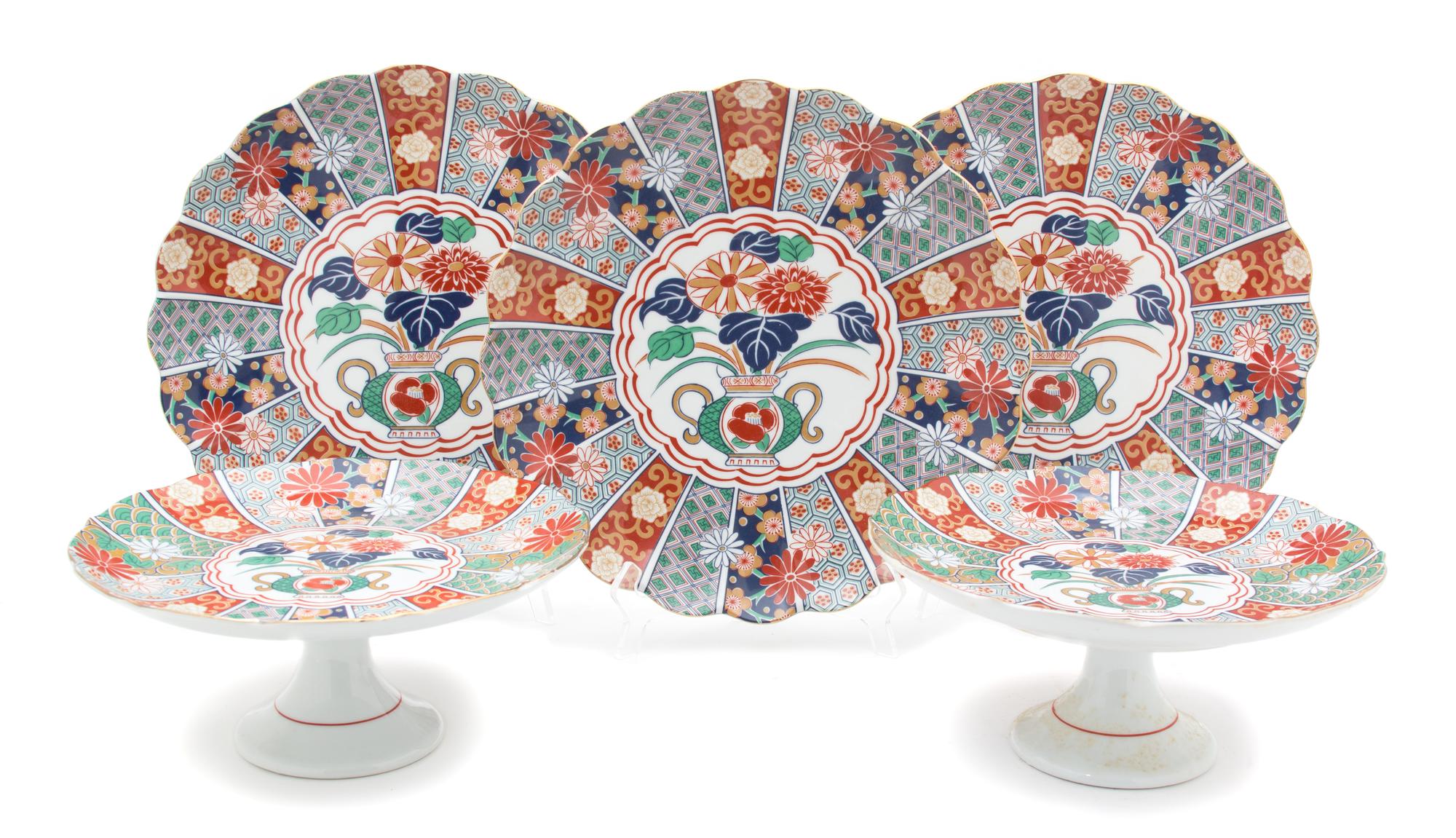 Five Pieces of Japanese Arita Imari Fan Porcelain Diameter of larger 12 inches. — 20TH CENTURY