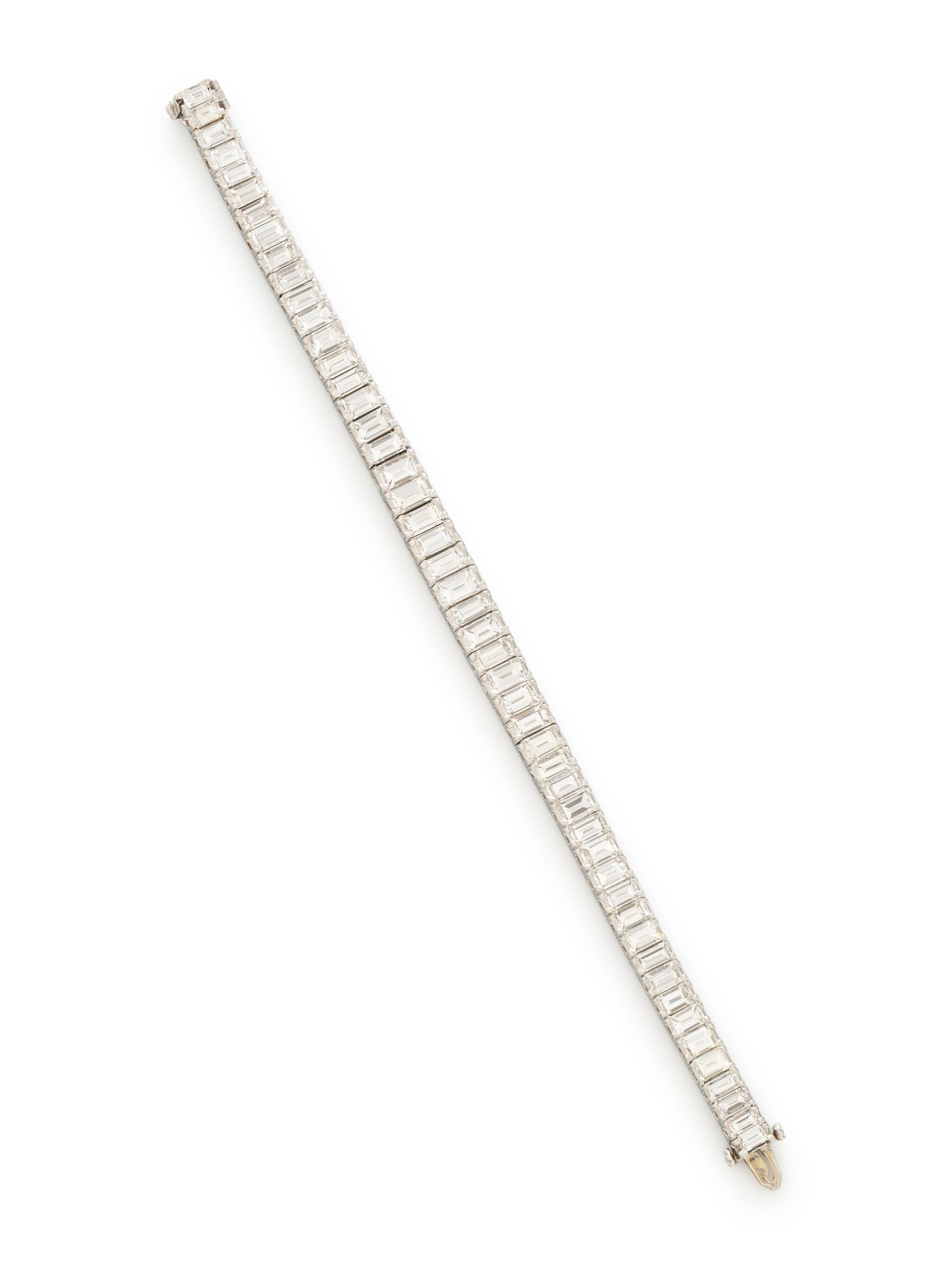 EMERALD CUT DIAMOND LINE BRACELET