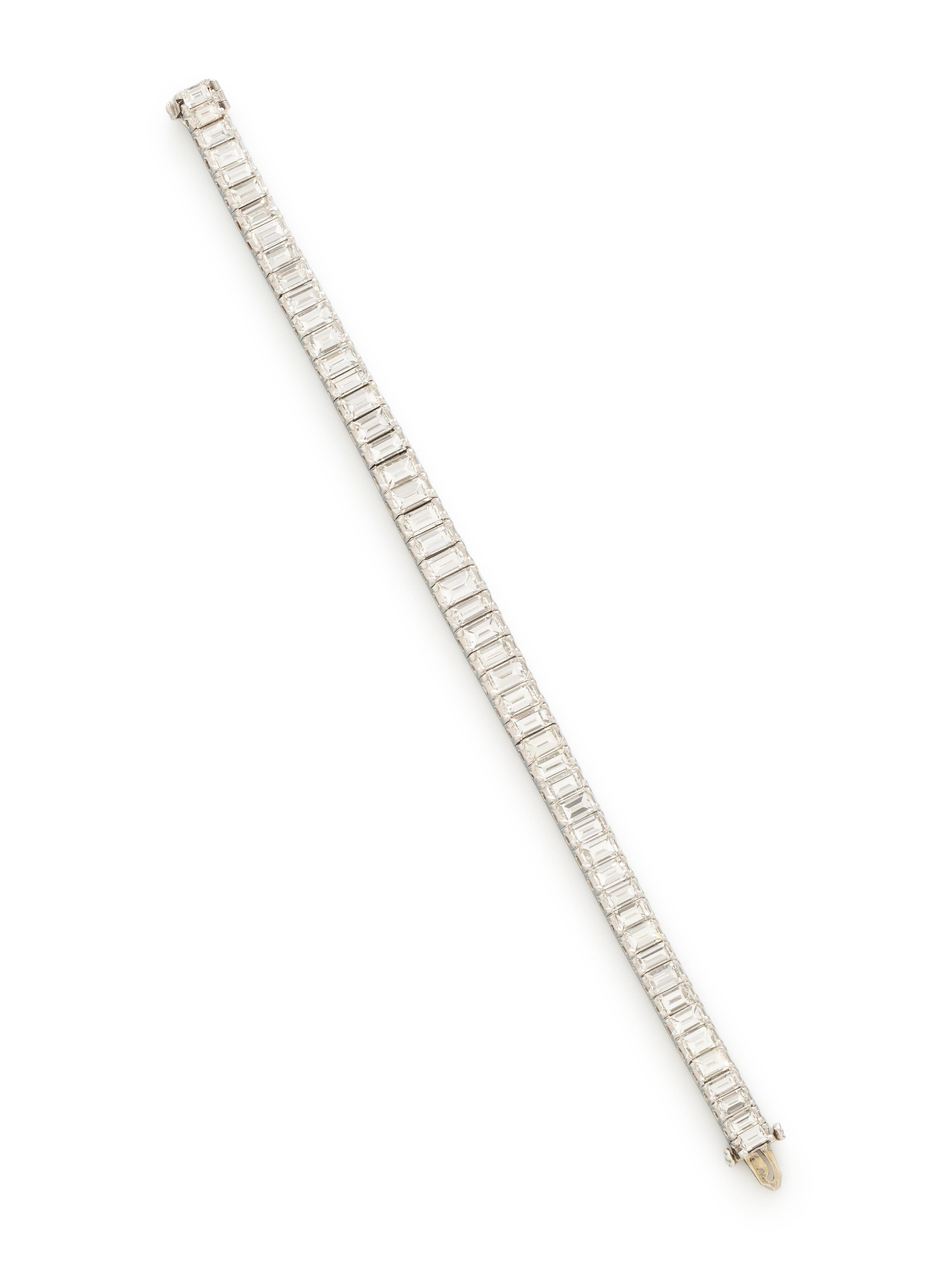 EMERALD CUT DIAMOND LINE BRACELET