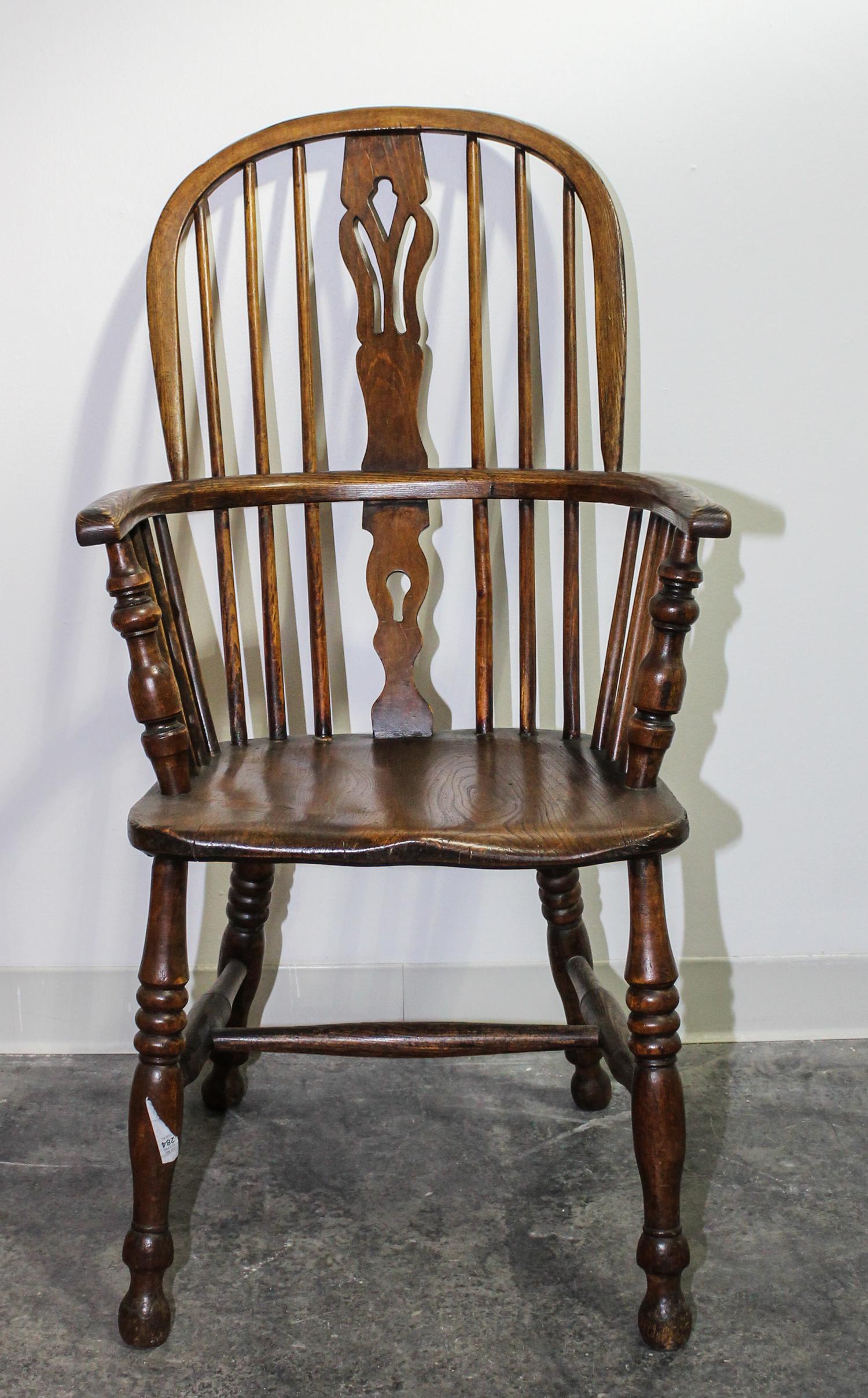 An English Windsor Arm Chair Height 41 1/2 inches. — 19TH CENTURY