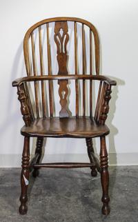An English Windsor Arm Chair Height 41 1/2 inches. — 19TH CENTURY