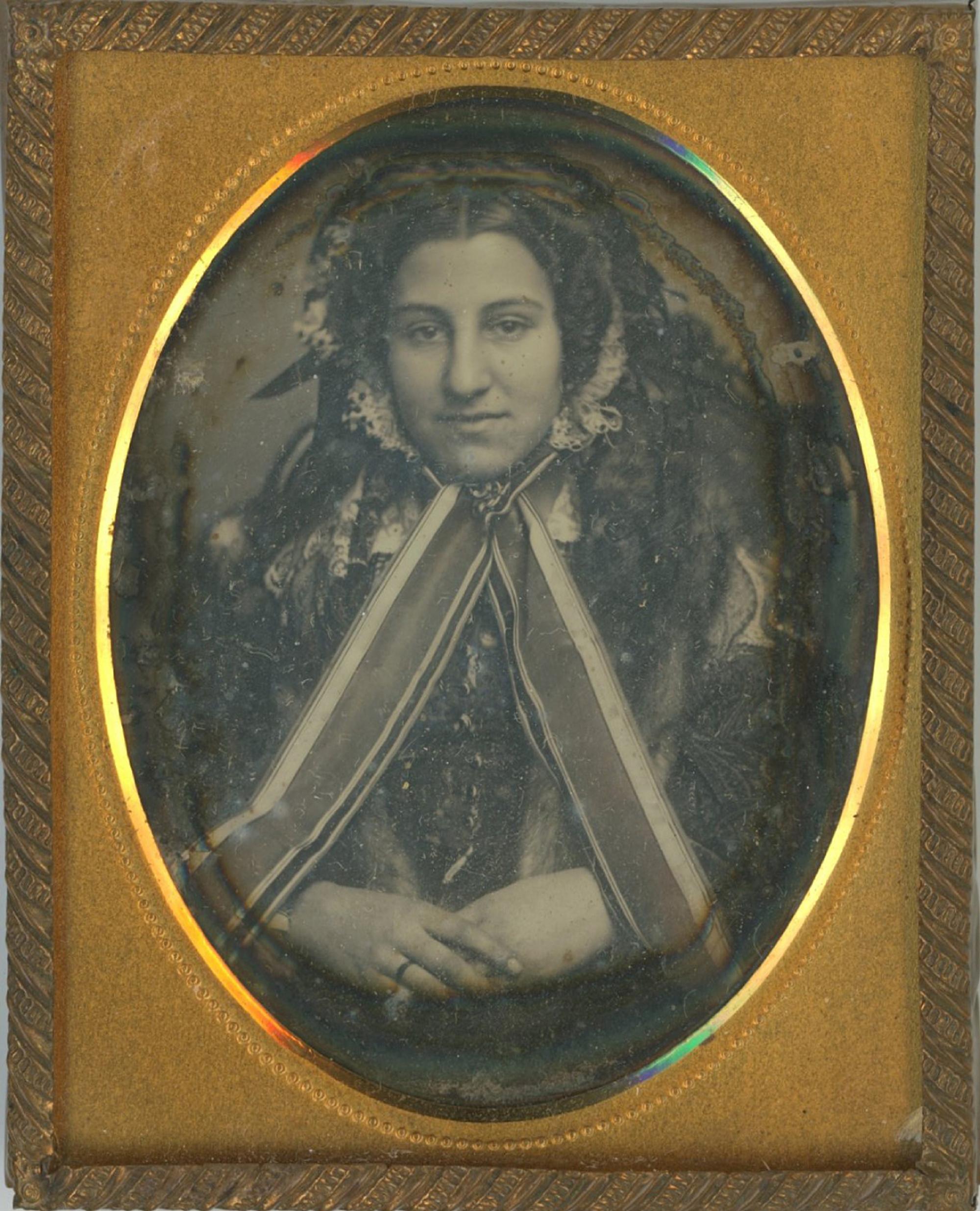 [Daguerreotype] Three Victorian Beauties