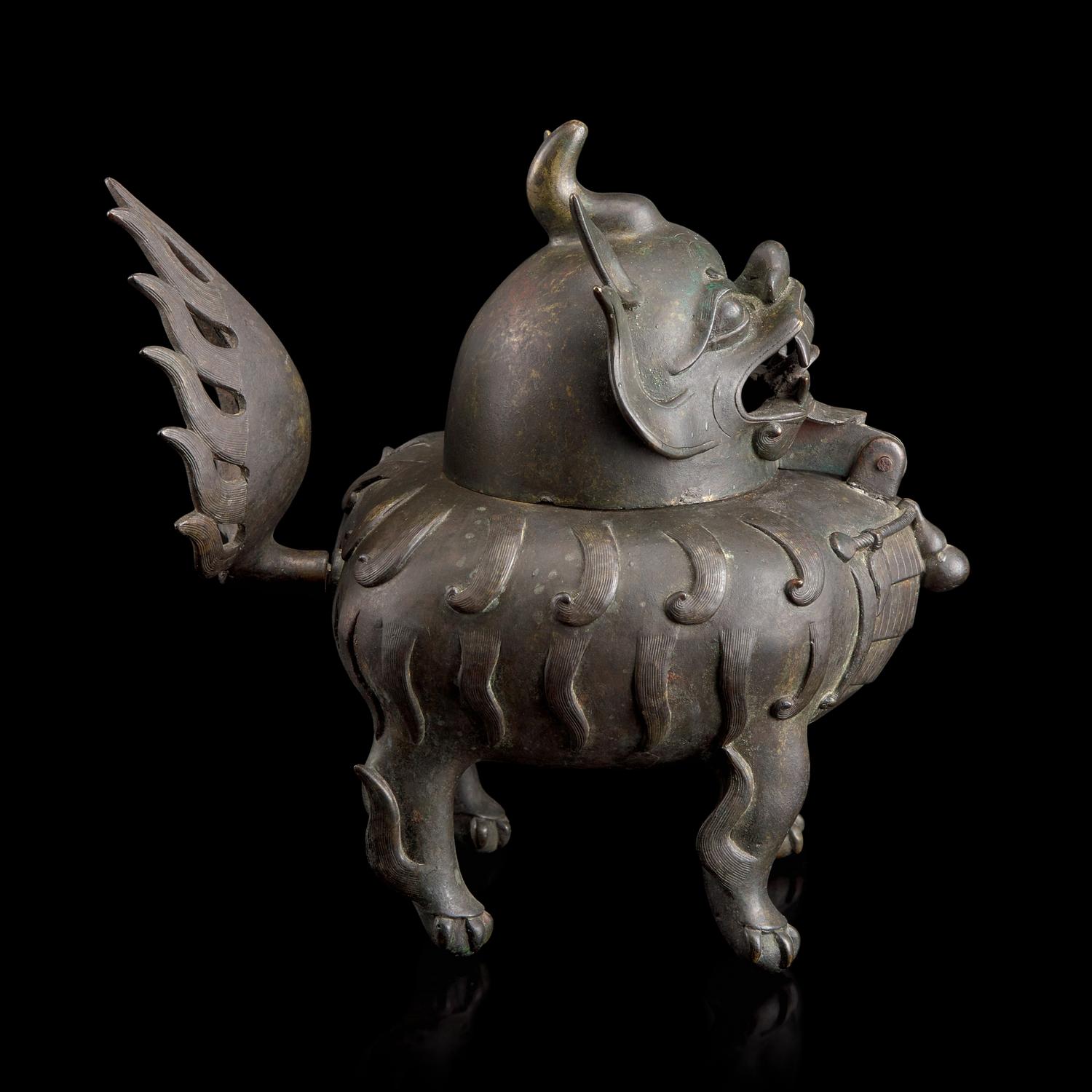 A Chinese Patinated Bronze Luduan Censer, Late Ming to Qing Dynasty 明末清初 銅甪端