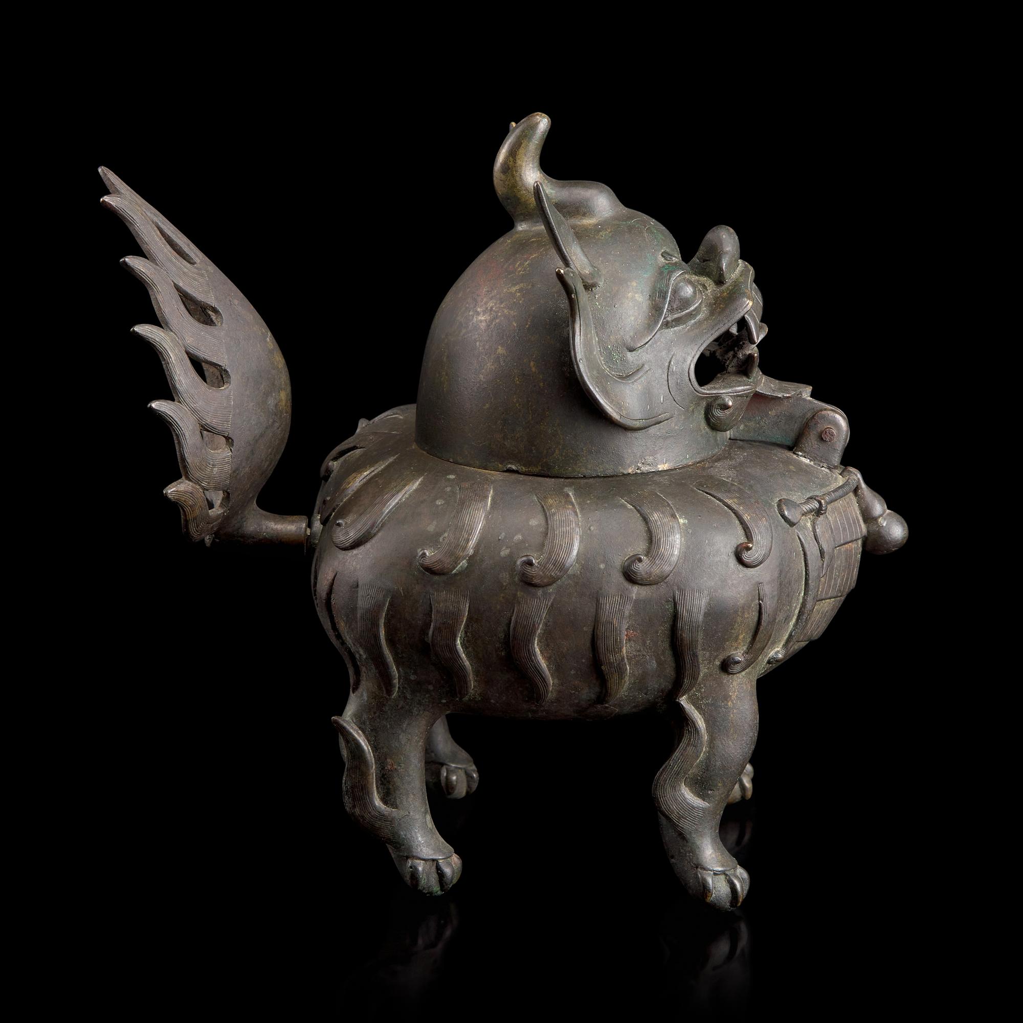A Chinese Patinated Bronze Luduan Censer, Late Ming to Qing Dynasty 明末清初 銅甪端