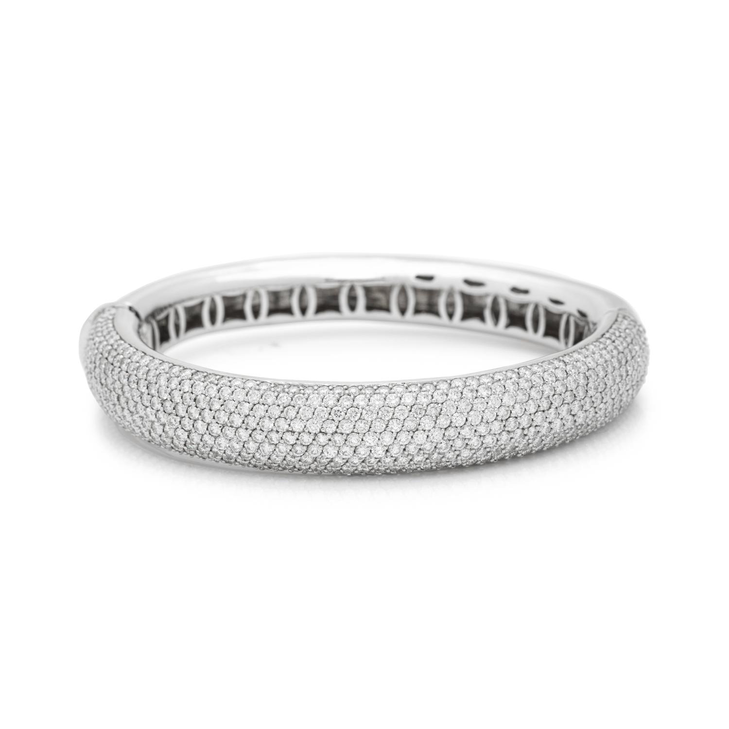 WHITE GOLD AND DIAMOND BANGLE BRACELET