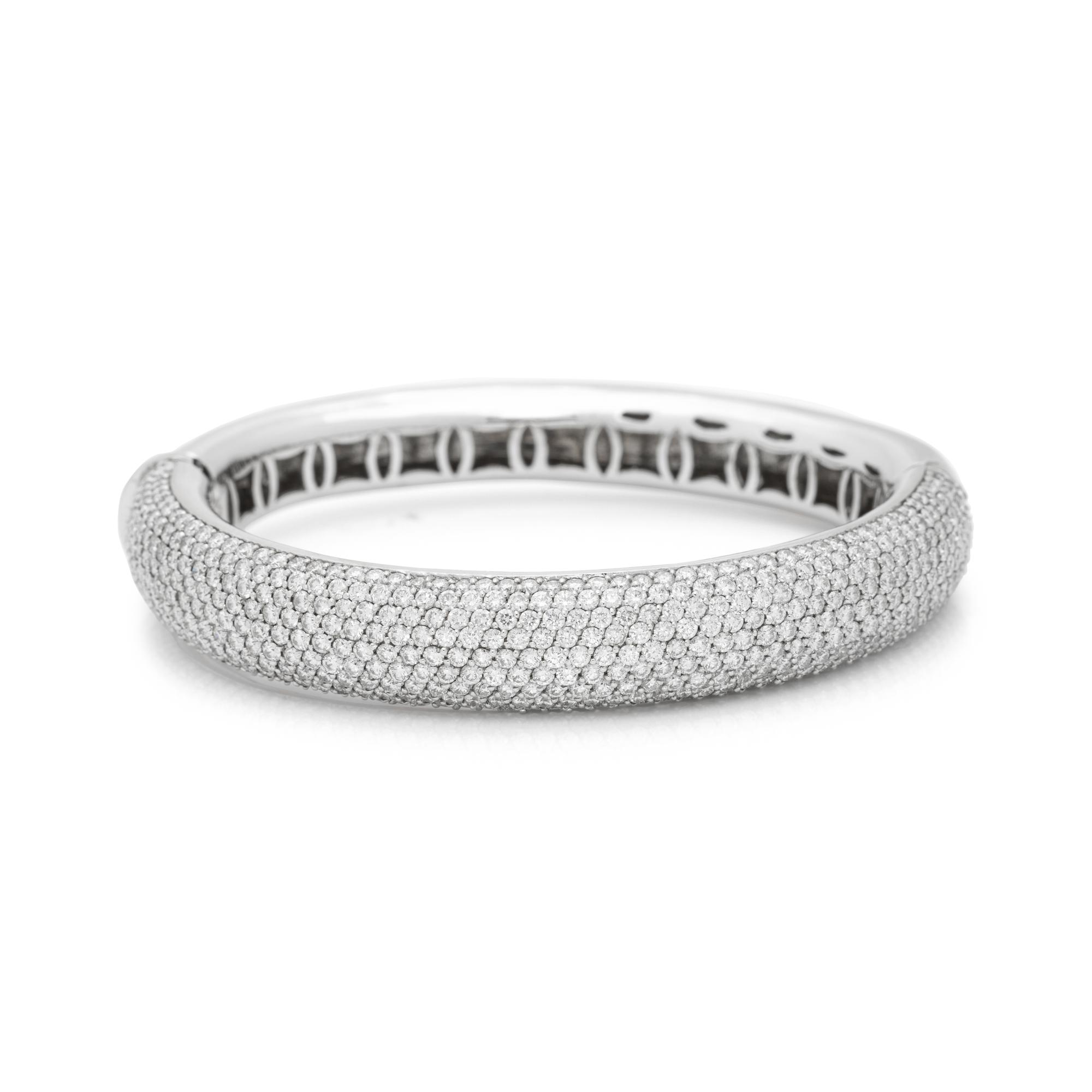 WHITE GOLD AND DIAMOND BANGLE BRACELET