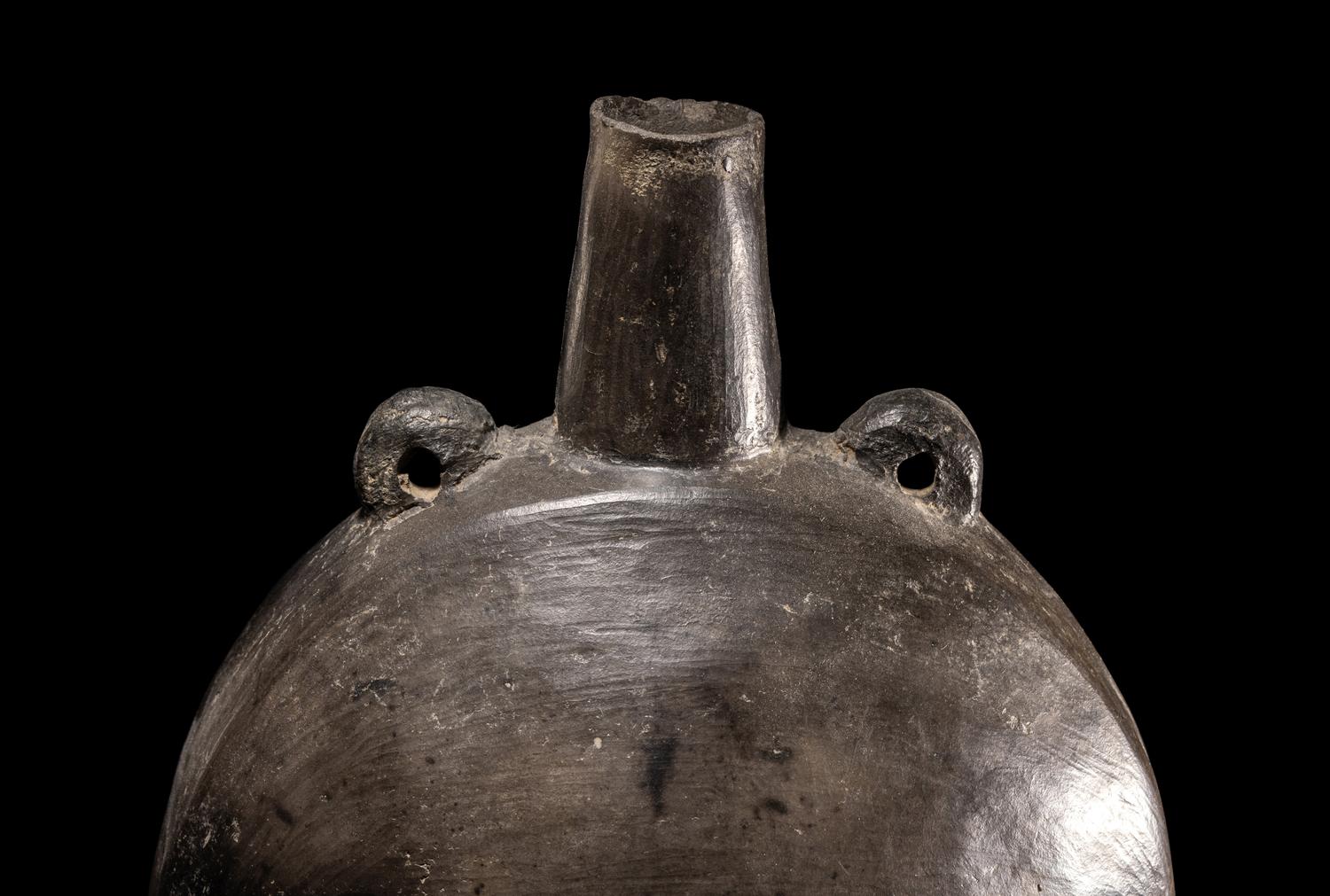 A Chimu Blackware Canteen