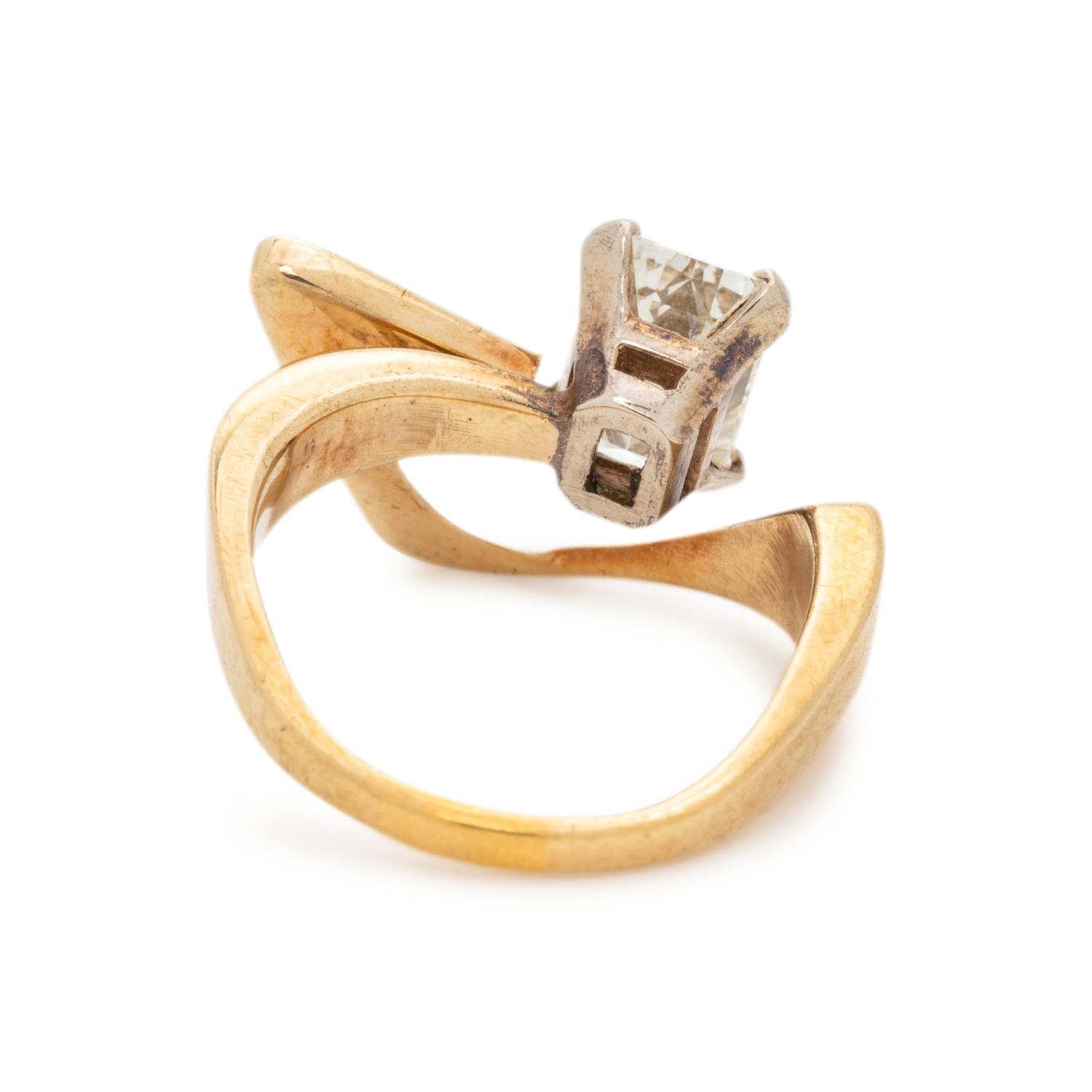 DIAMOND RING