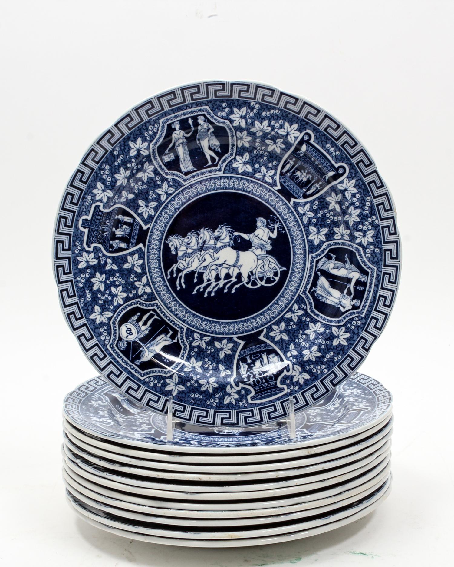 A Set of Twelve Copeland Spode Dinner Plates Width of dinner plate 10 1/2 inches. — 19TH CENTURY