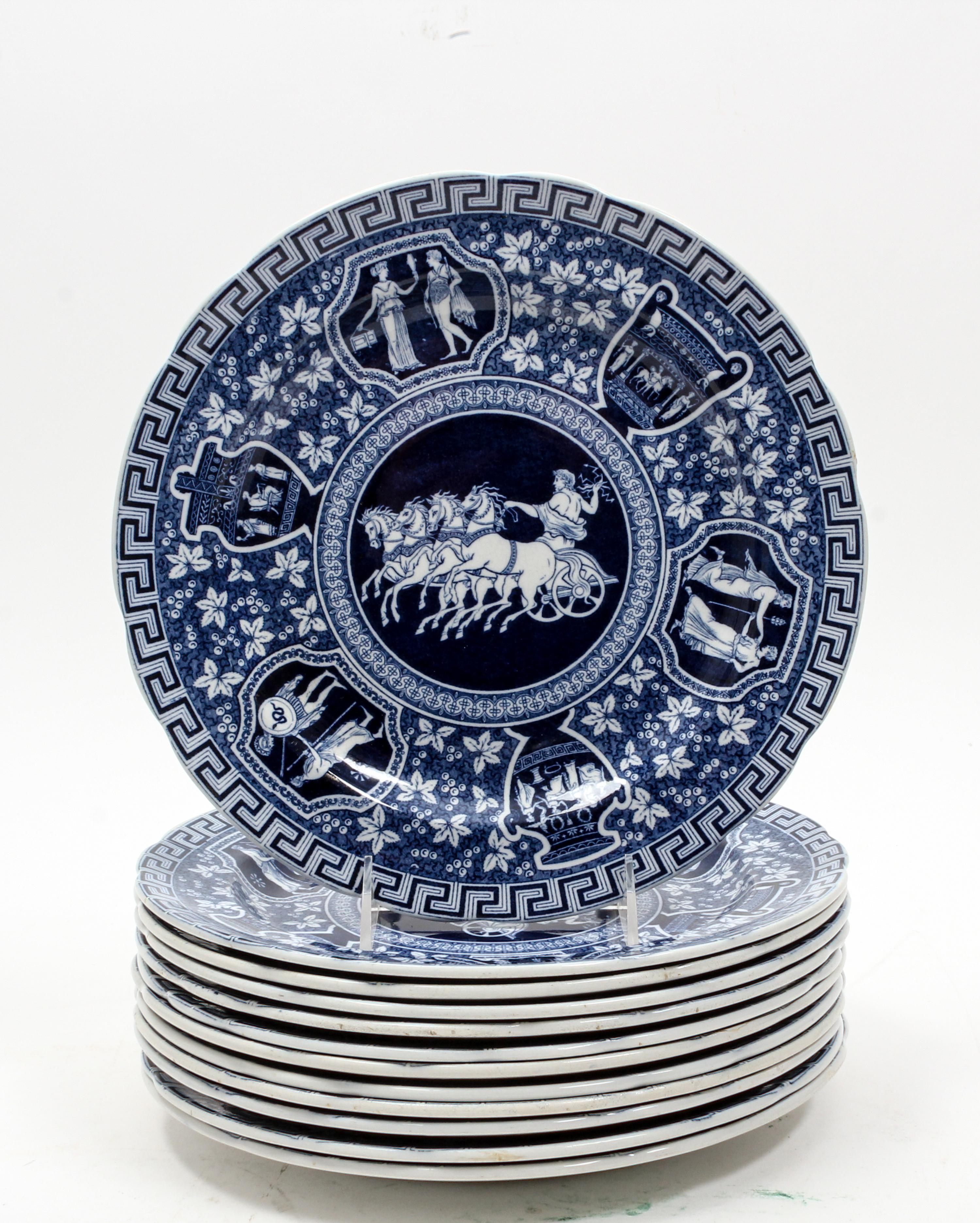 A Set of Twelve Copeland Spode Dinner Plates Width of dinner plate 10 1/2 inches. — 19TH CENTURY