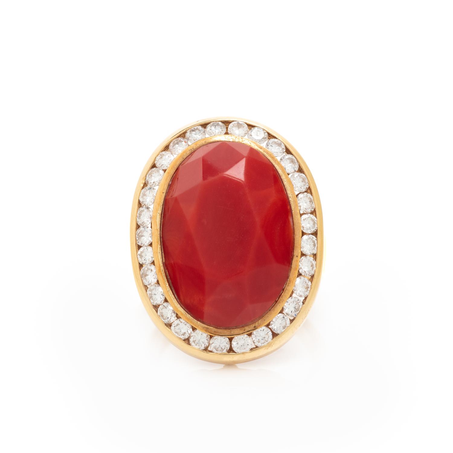 YELLOW GOLD, CORAL AND DIAMOND RING