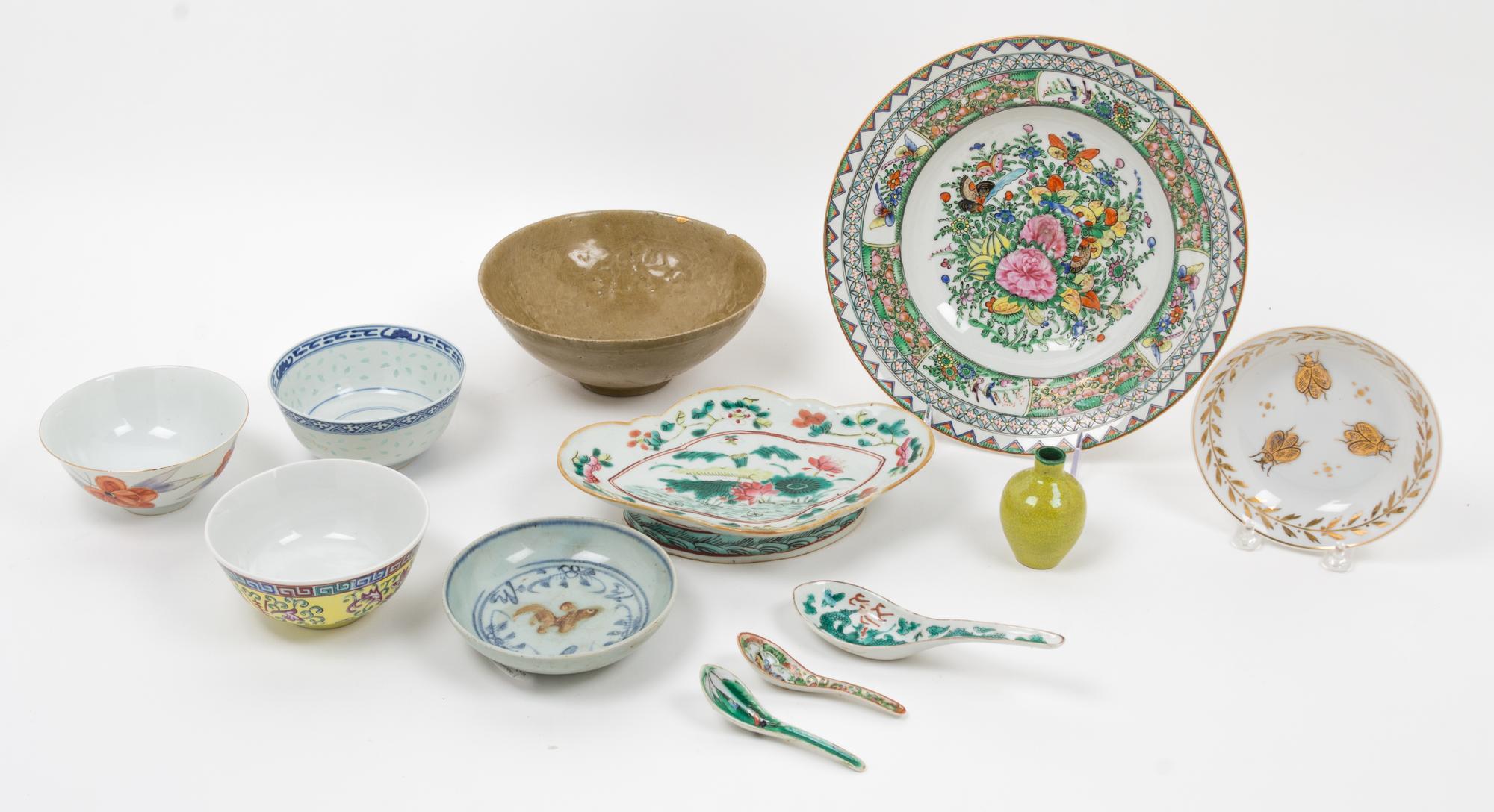 A Collection of 18 Chinese Porcelain Articles Diameter of largest 10 inches.