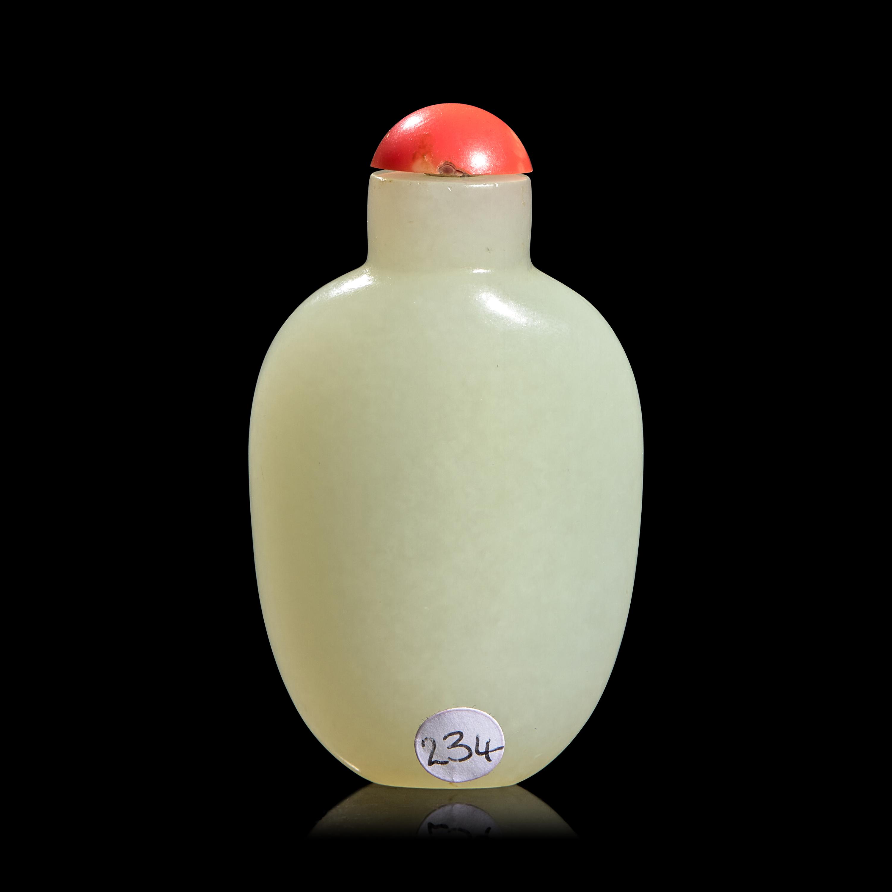A Chinese Pale Celadon Jade Snuff Bottle, 19th Century — 清晚期 青白玉素面鼻煙壺