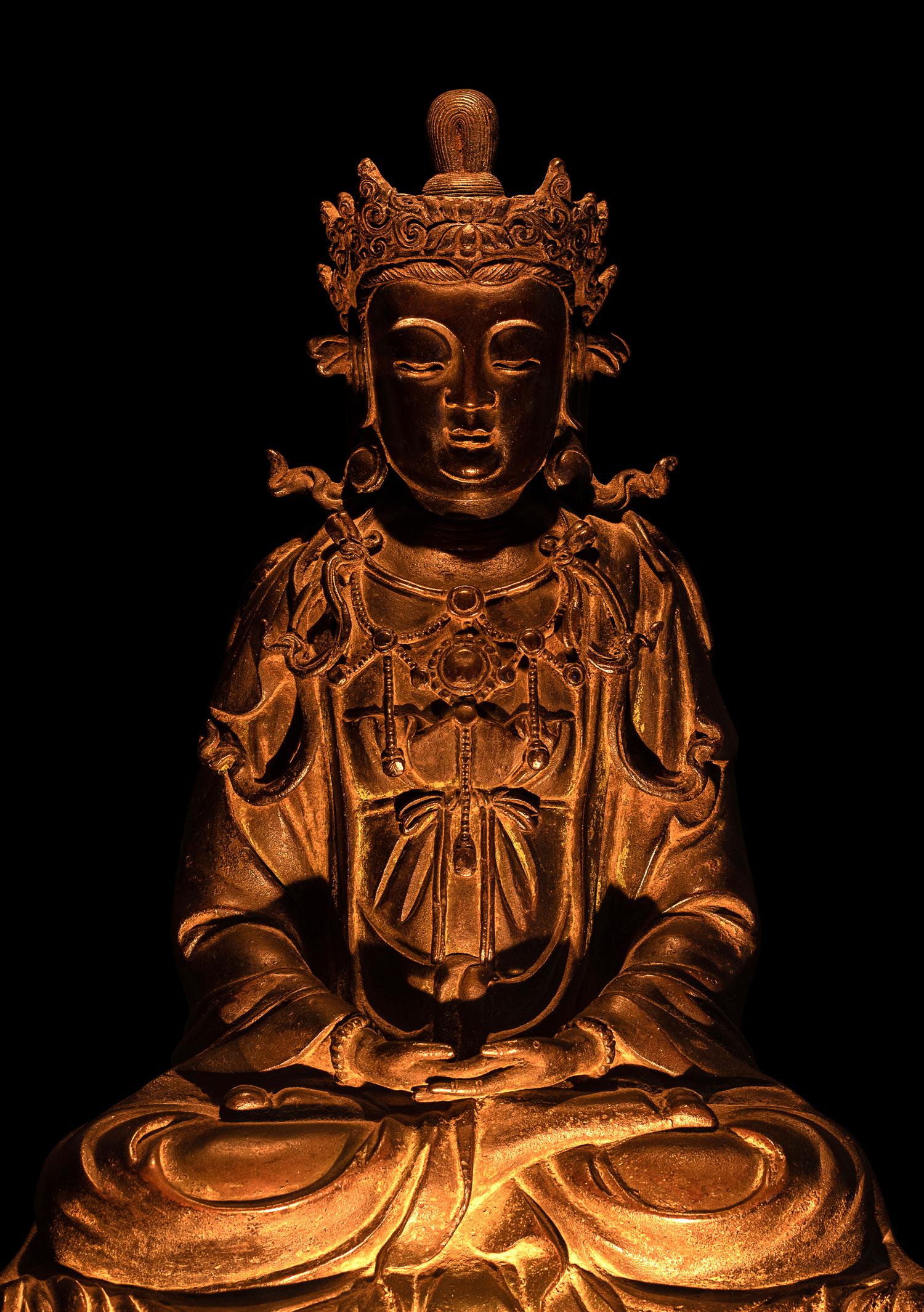 A Bronze Figure of Seated Guanyin