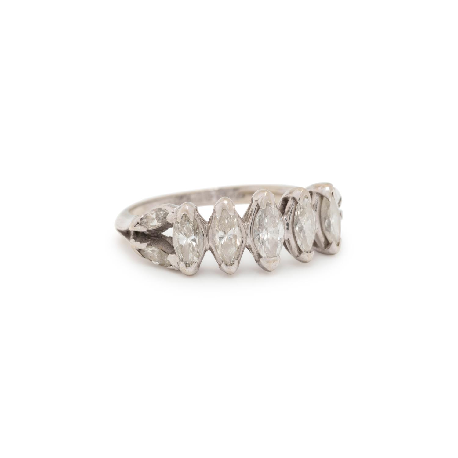WHITE GOLD AND DIAMOND RING