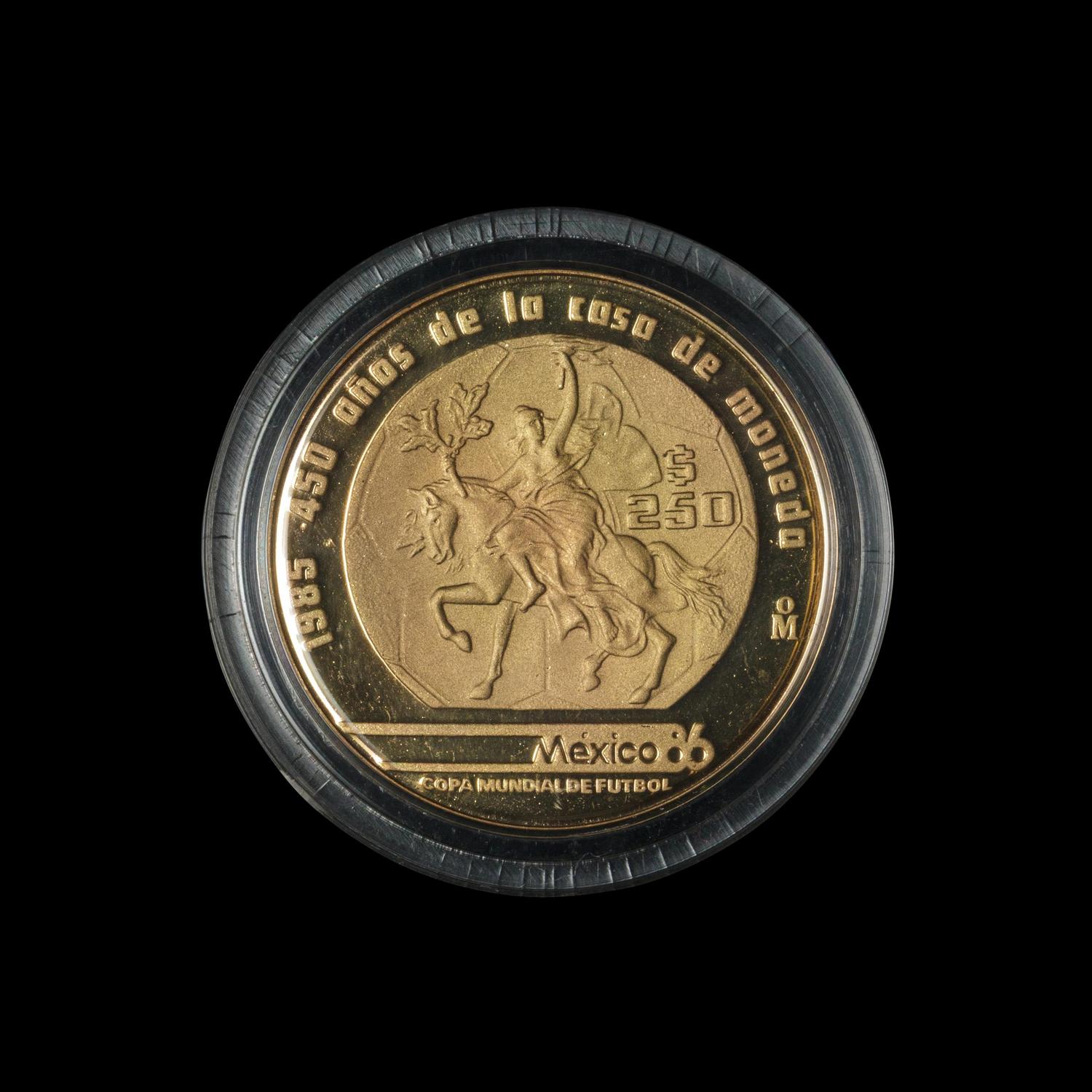 [MEXICO] A 1986 World Cup Commemorative 250 Peso Gold Proof