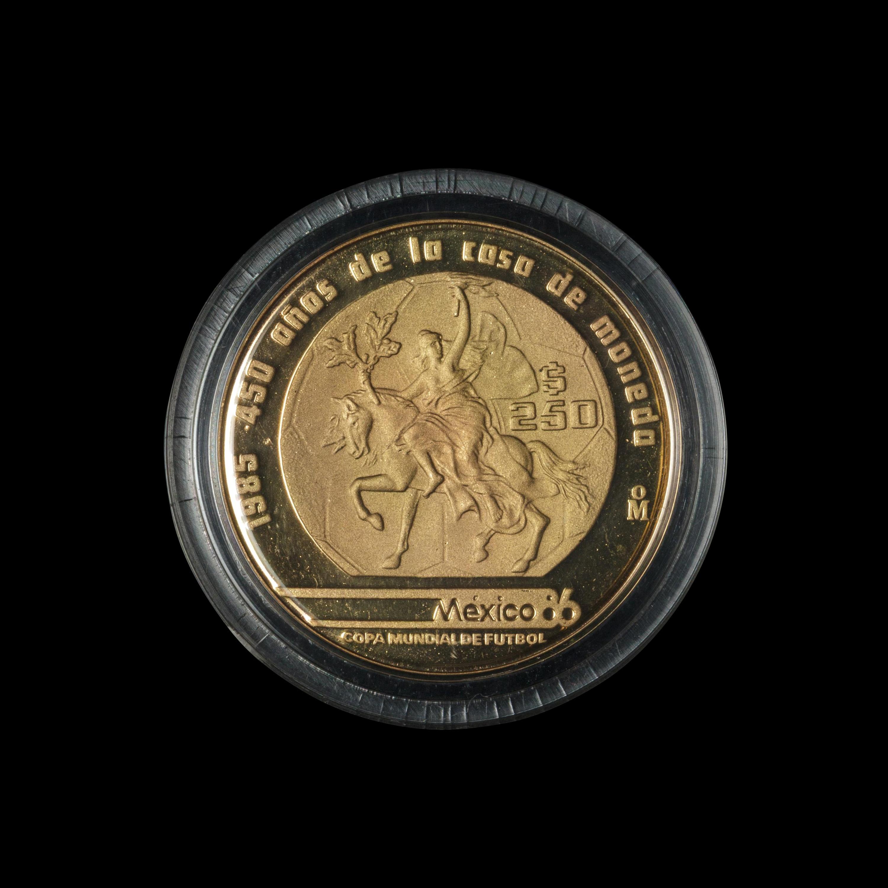 [MEXICO] A 1986 World Cup Commemorative 250 Peso Gold Proof