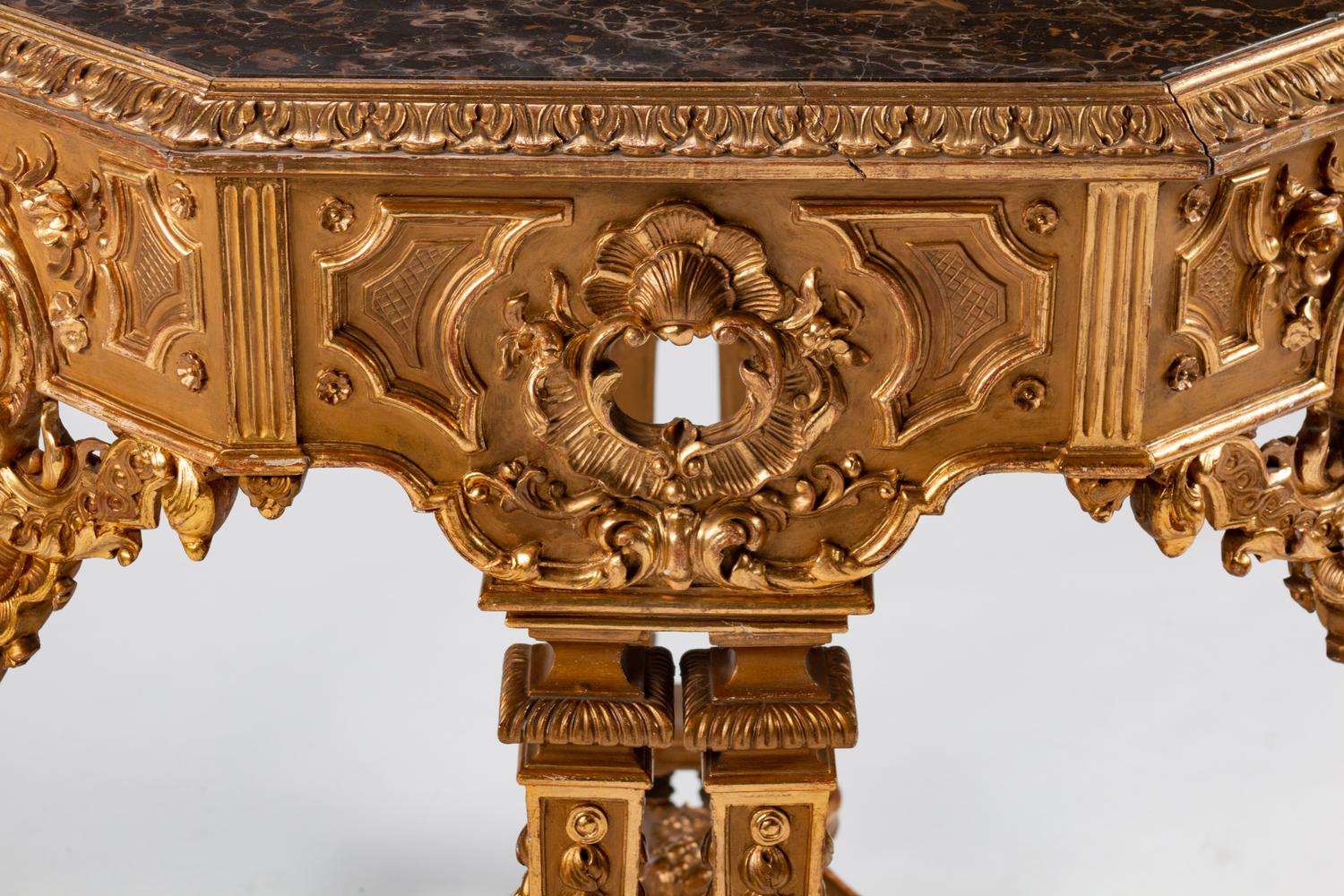 An Italian Neoclassical Style Giltwood Octagonal Center Table — 19TH CENTURY