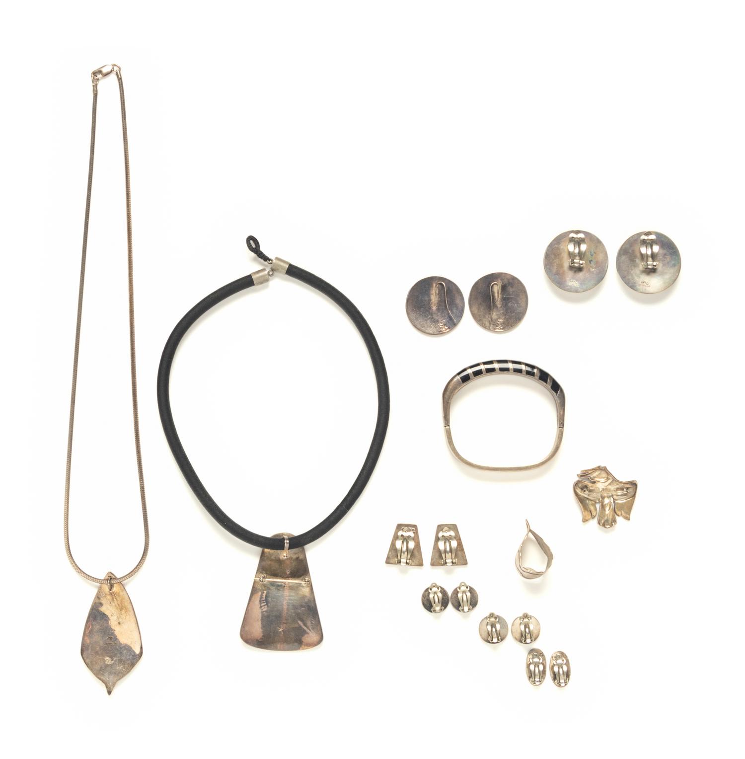 ELEVEN PIECES OF STERLING SILVER JEWELRY