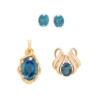 A COLLECTION OF YELLOW GOLD AND BLUE TOPAZ JEWELRY