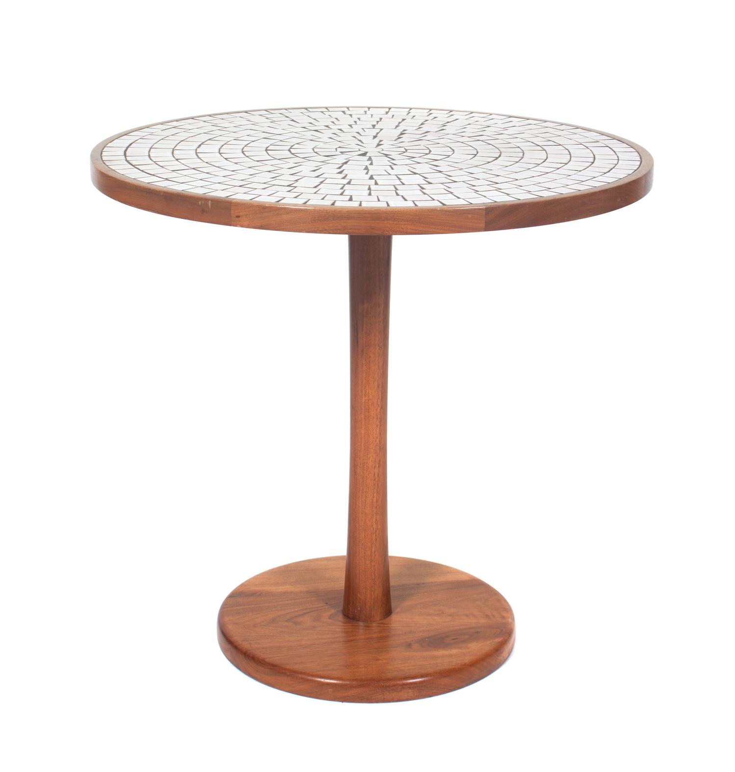 An American Occasional Table Diameter 30 inches. — MID 20TH CENTURY