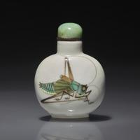 A Chinese Famille Rose Enameled "Crickets" Snuff Bottle, Qing Dynasty, Daoguang Period, Circa 1821-1850 — 1821-1850年 粉彩蟈蟈圖鼻煙壺