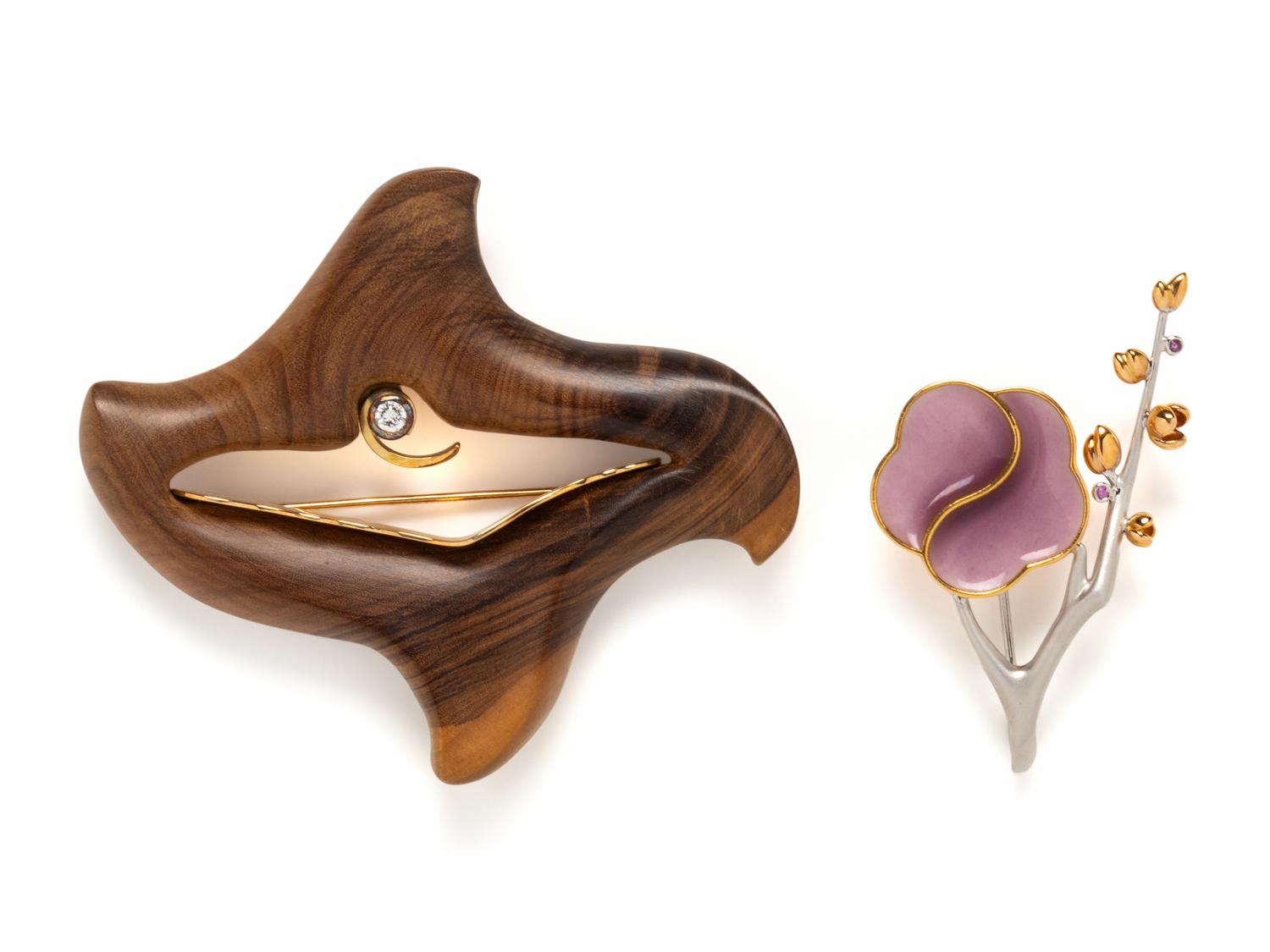 TWO GOLD NATURALISTIC PINS