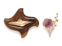 TWO GOLD NATURALISTIC PINS