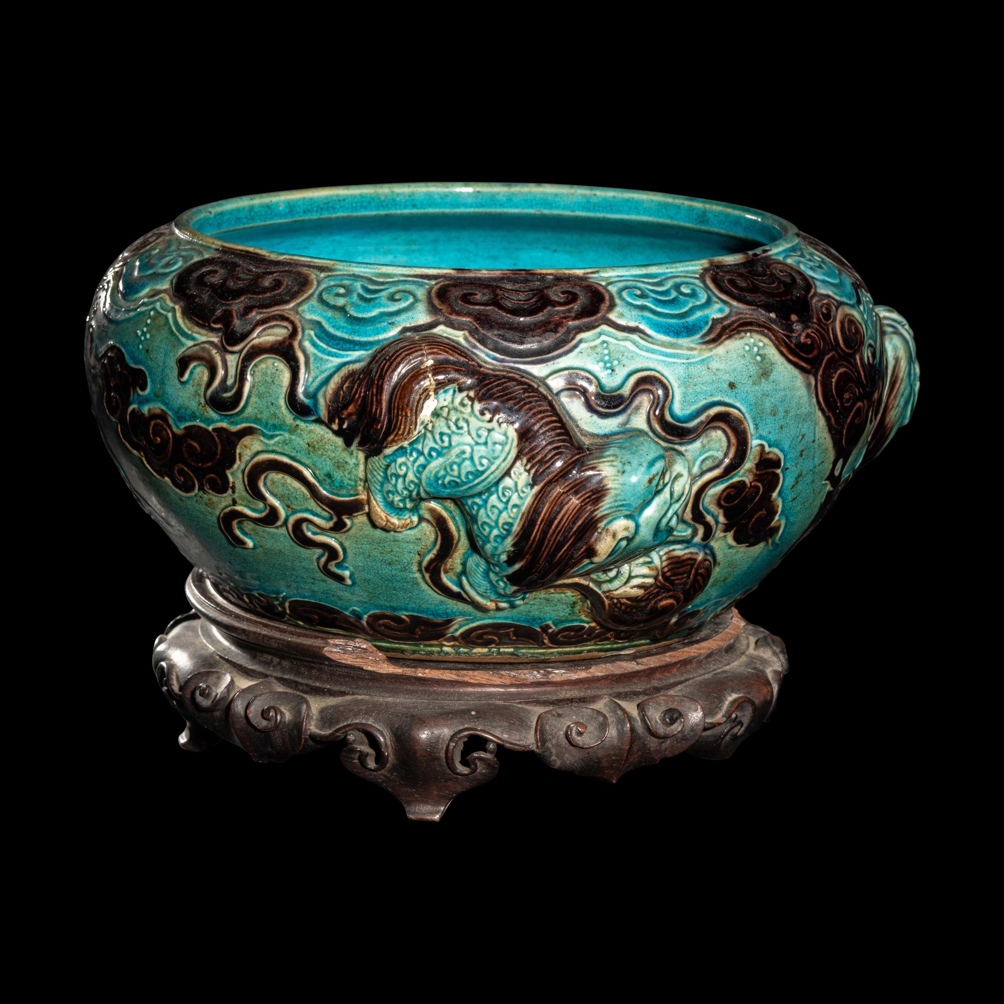 A Chinese Fahua- Style Porcelain 'Fu Lion' Brush Washe r