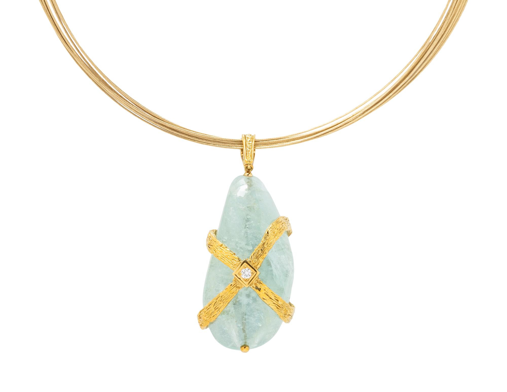 YELLOW GOLD, AQUAMARINE, AND DIAMOND PENDANT NECKLACE