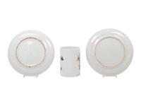 A Pair of Chinese Export Famille Verte Porcelain Plates and A Famille Verte Brushpot