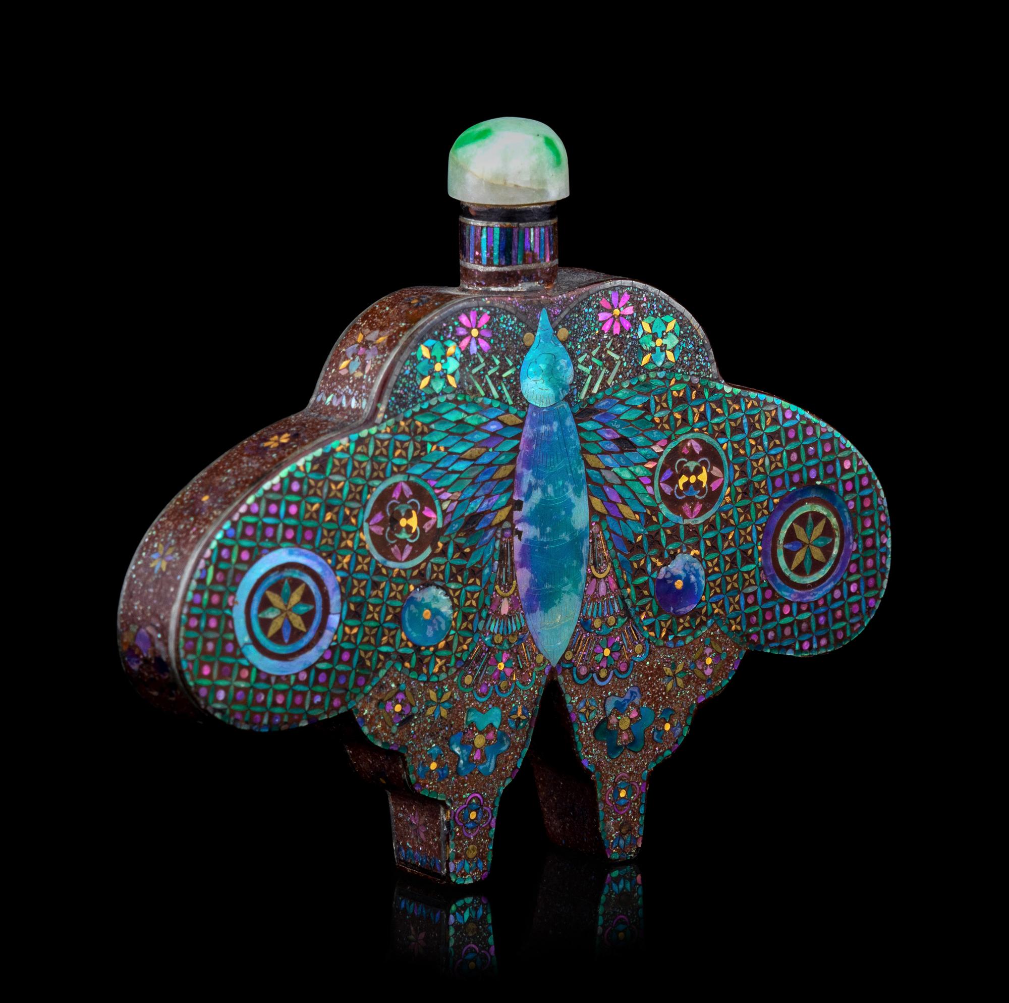 A Japanese Lac-Burgauté 'Butterfly' Snuff Bottle