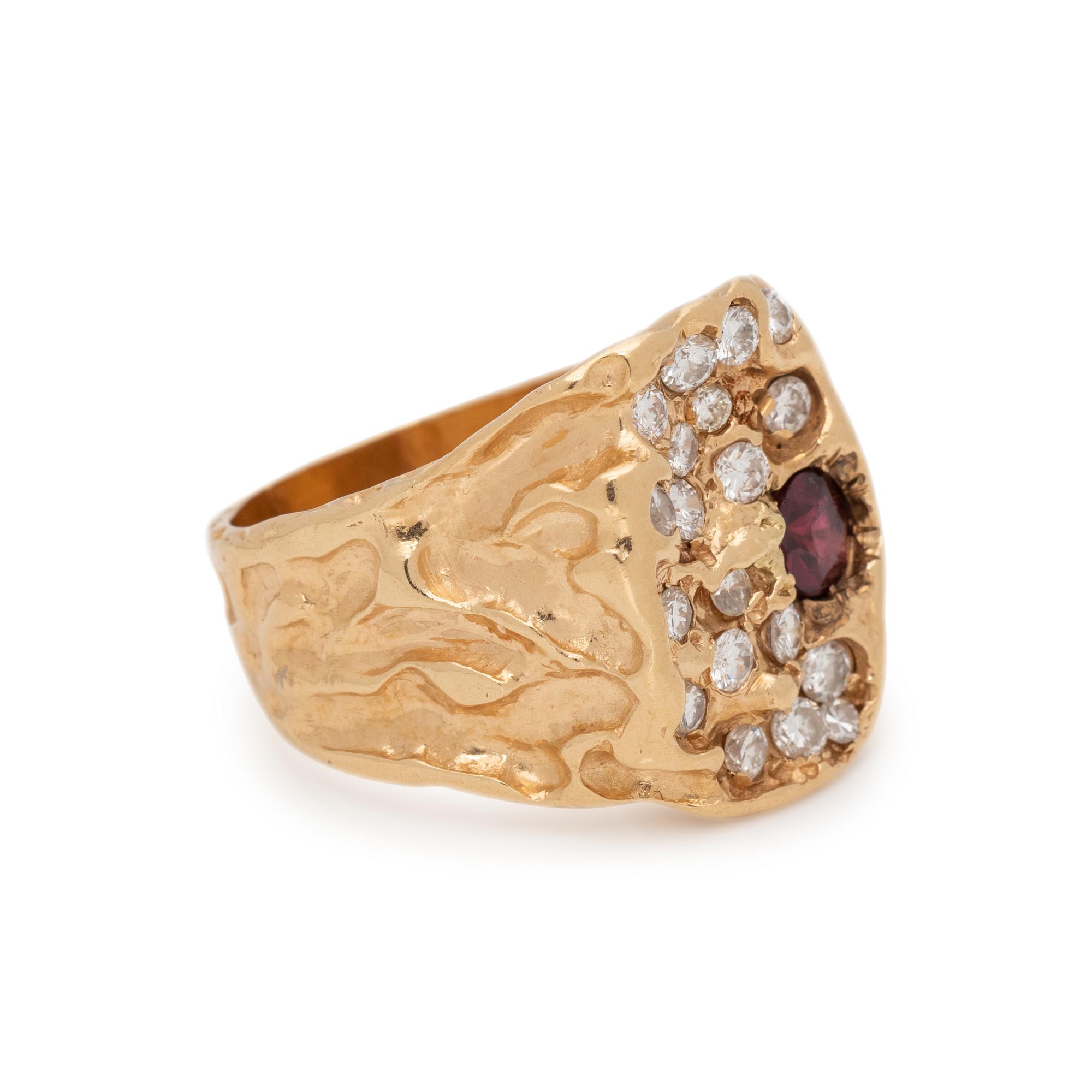 YELLOW GOLD, DIAMOND AND GARNET RING