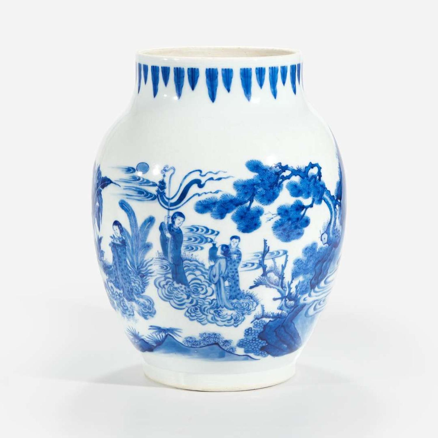 A Chinese finely-decorated blue and white porcelain large jar