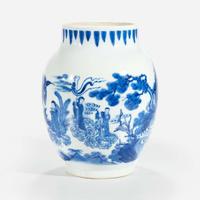 A Chinese finely-decorated blue and white porcelain large jar