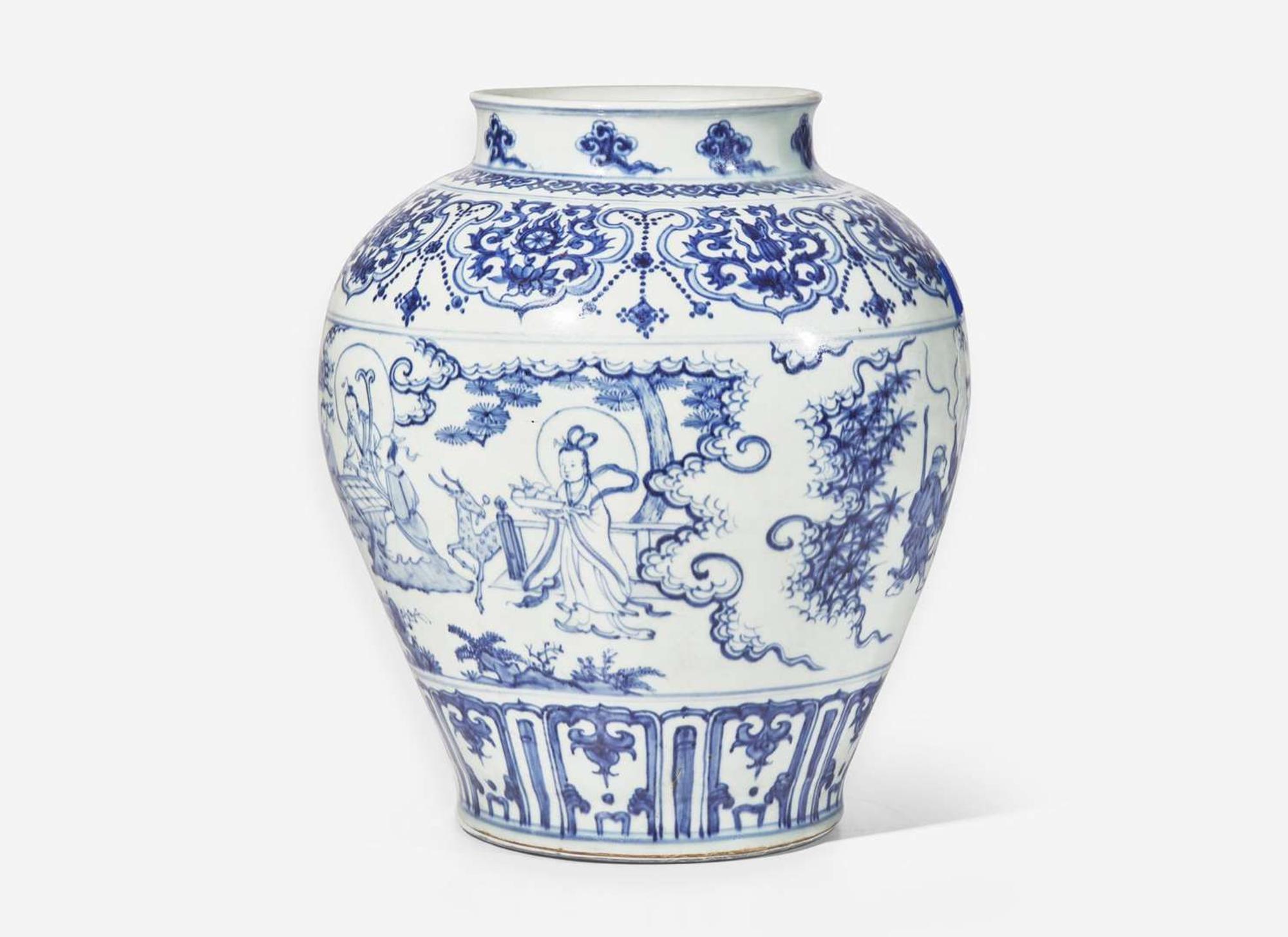 A Chinese blue and white porcelain "Windswept" jar 15th/16th century or later 青花人物罐 十五十六世紀或更晚