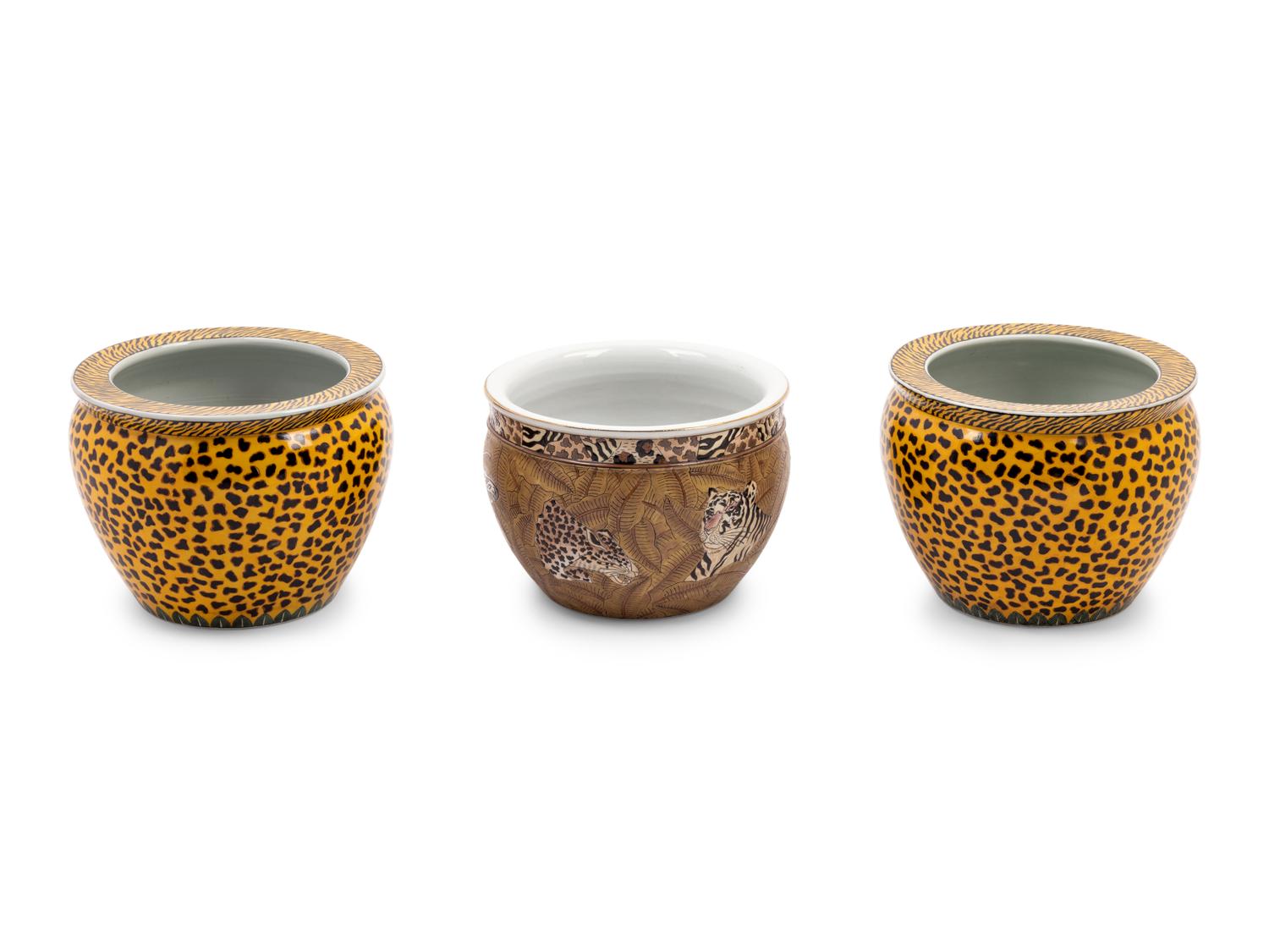 A Pair of Chinese Export Porcelain Animal Pattern Jardinières